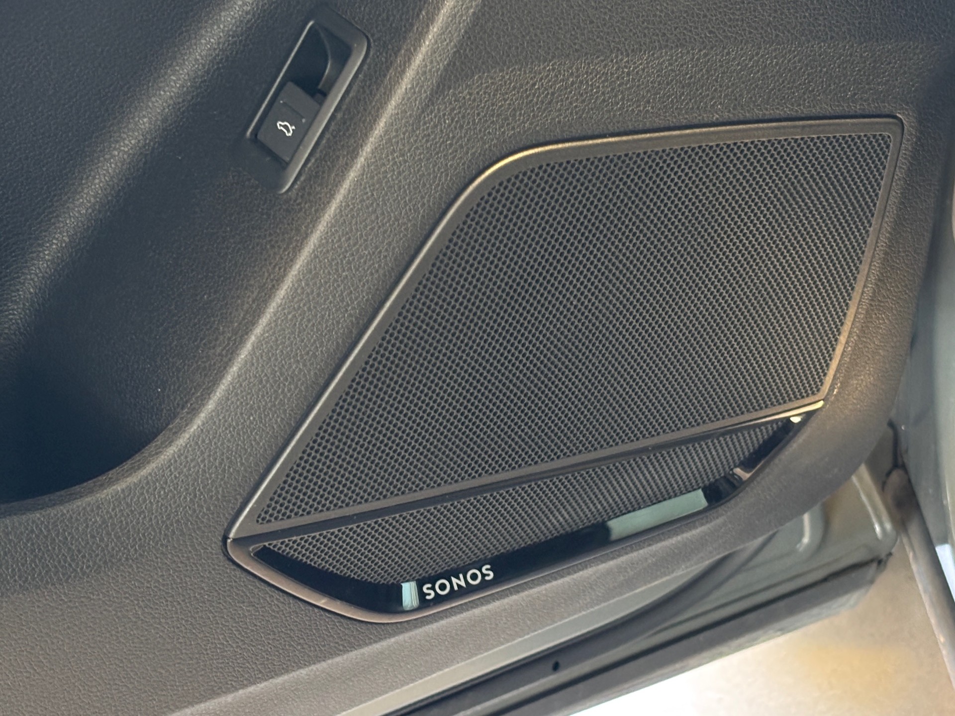AUDI Q3 35 TFSI S line Attraction S-tronic-image-16