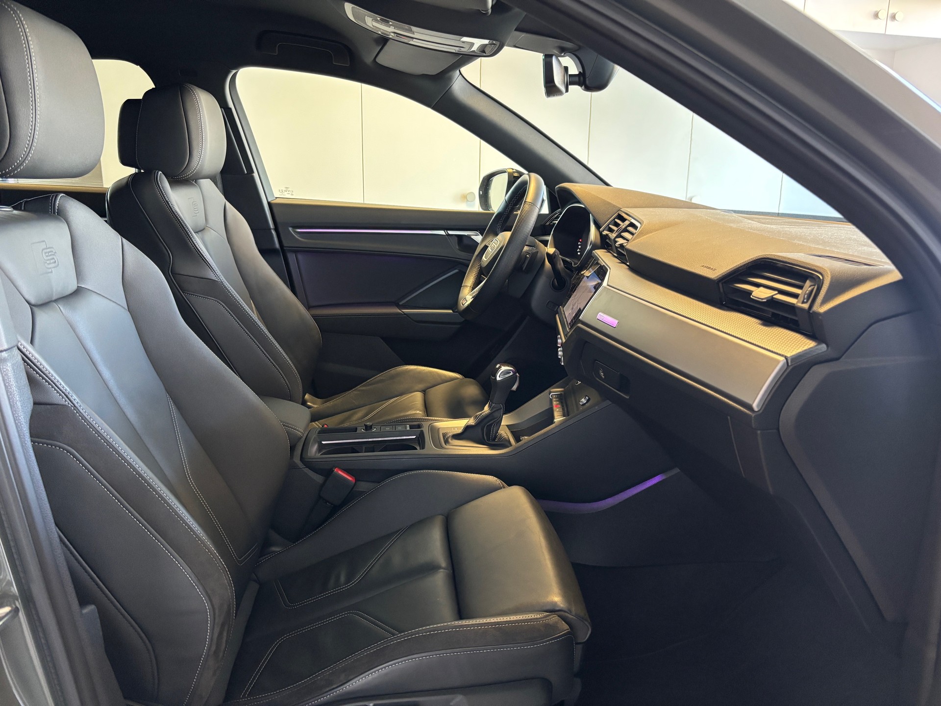AUDI Q3 35 TFSI S line Attraction S-tronic-image-9