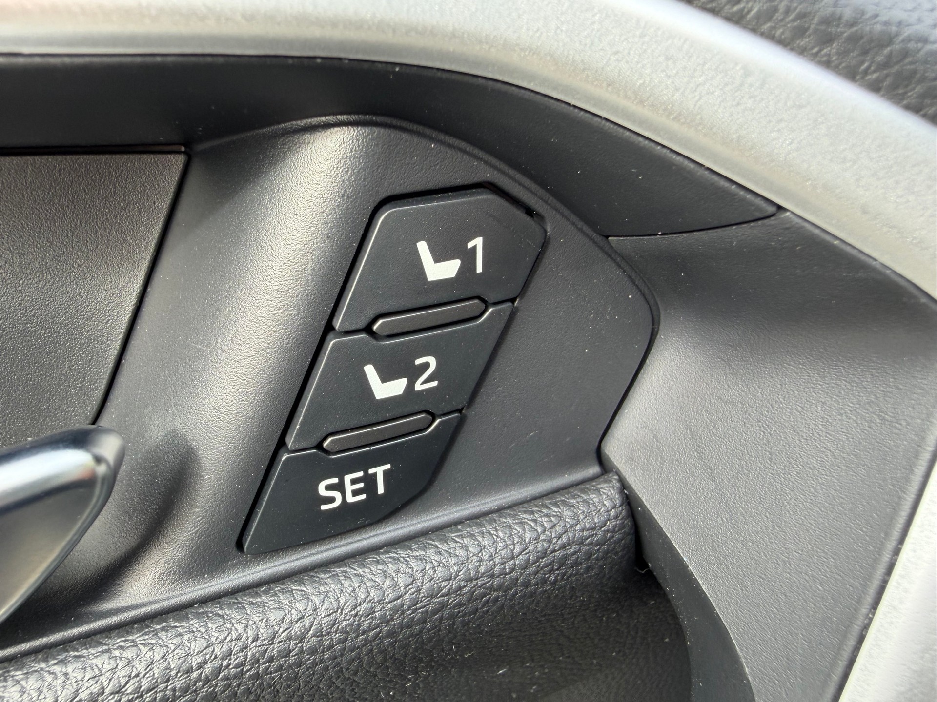 TOYOTA RAV-4 2.5 PHEV Platinum e-CVT 4WD-image-9