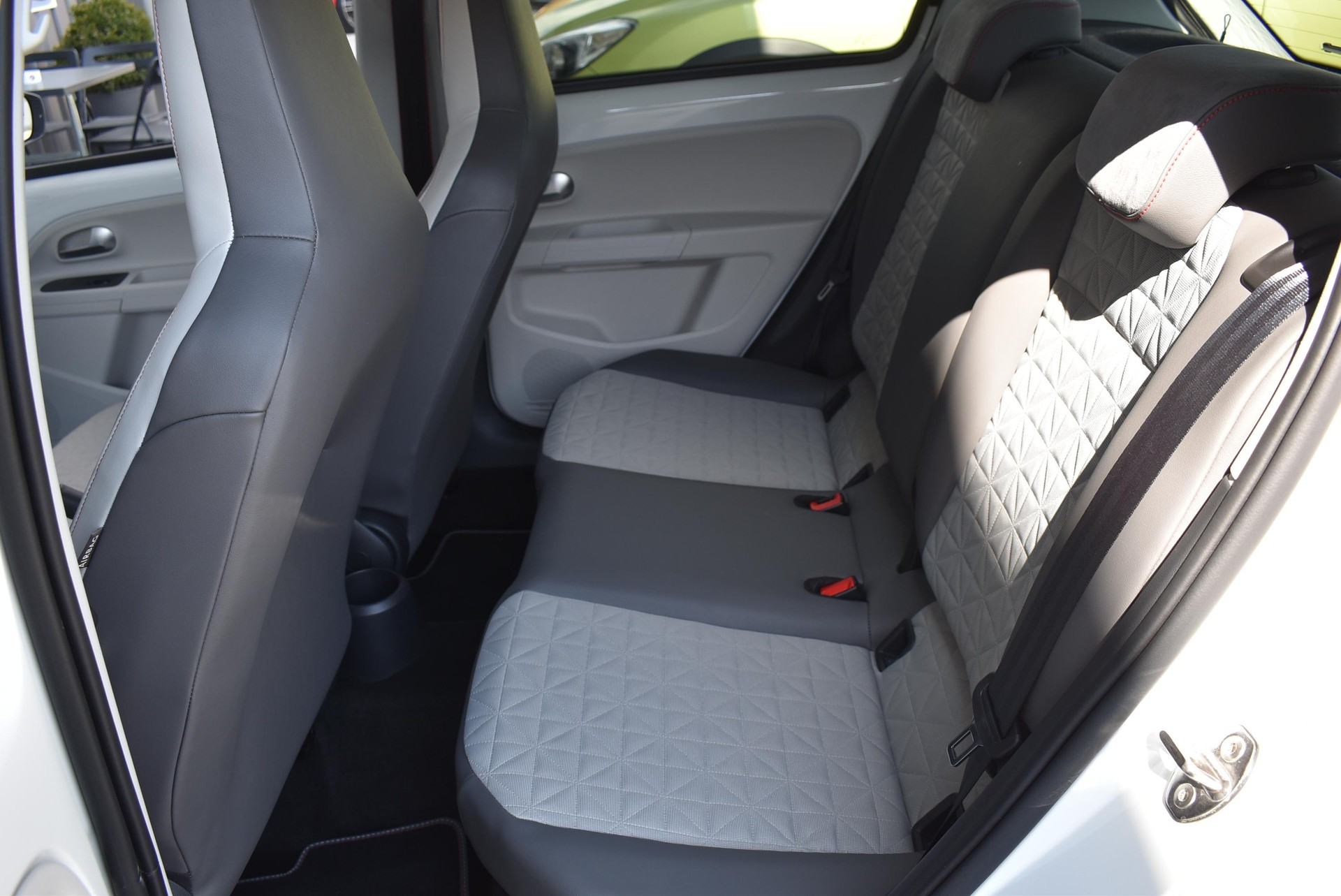 VW Up 1.0 MPI 65 BMT Beats-image-12