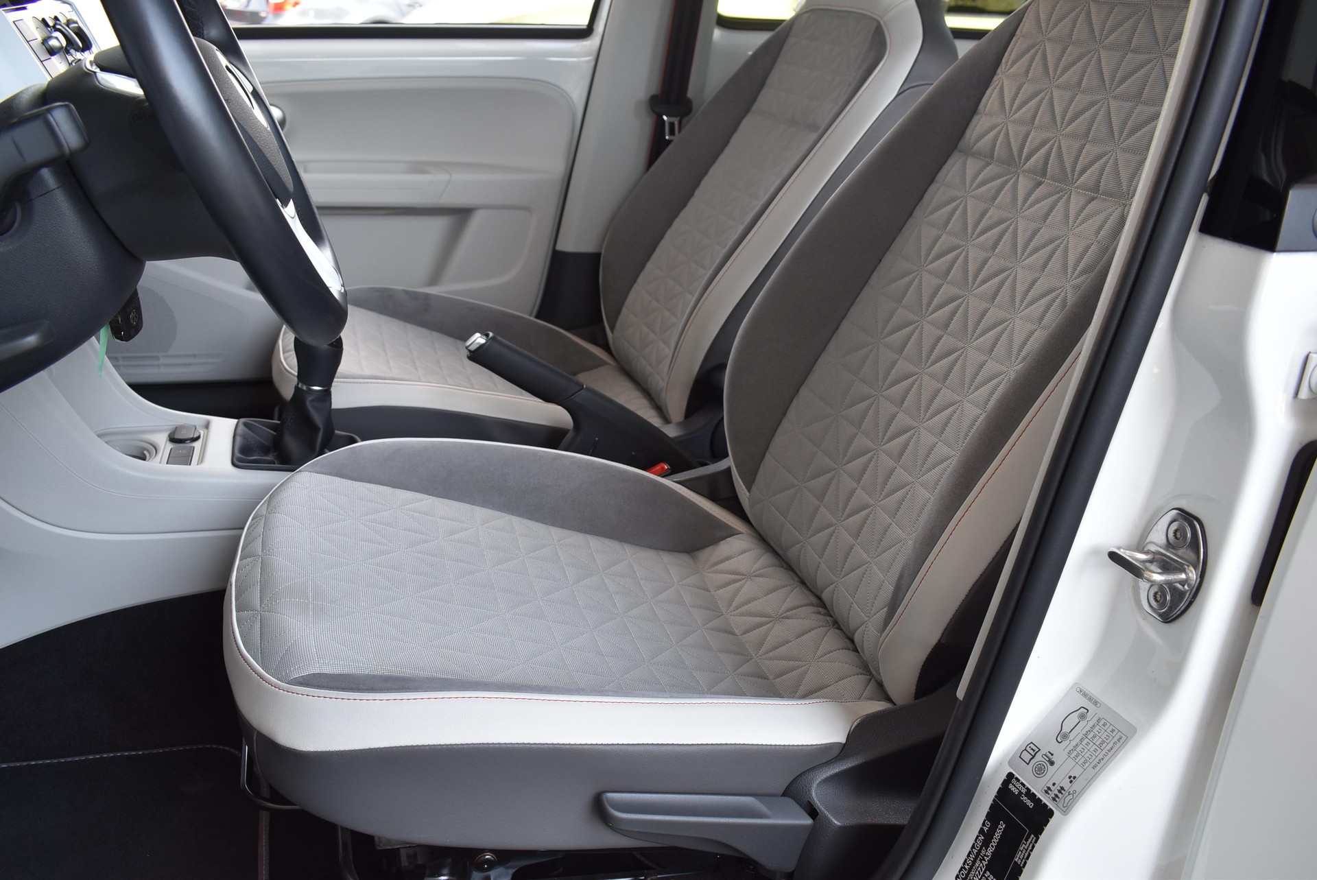 VW Up 1.0 MPI 65 BMT Beats-image-11