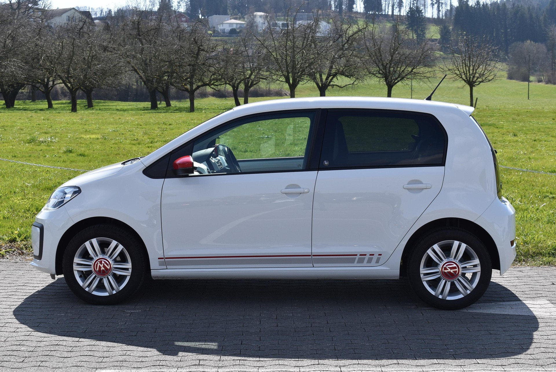 VW Up 1.0 MPI 65 BMT Beats-image-1
