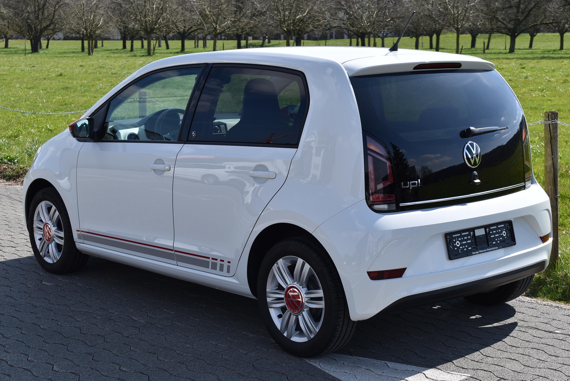 VW Up 1.0 MPI 65 BMT Beats-image-2