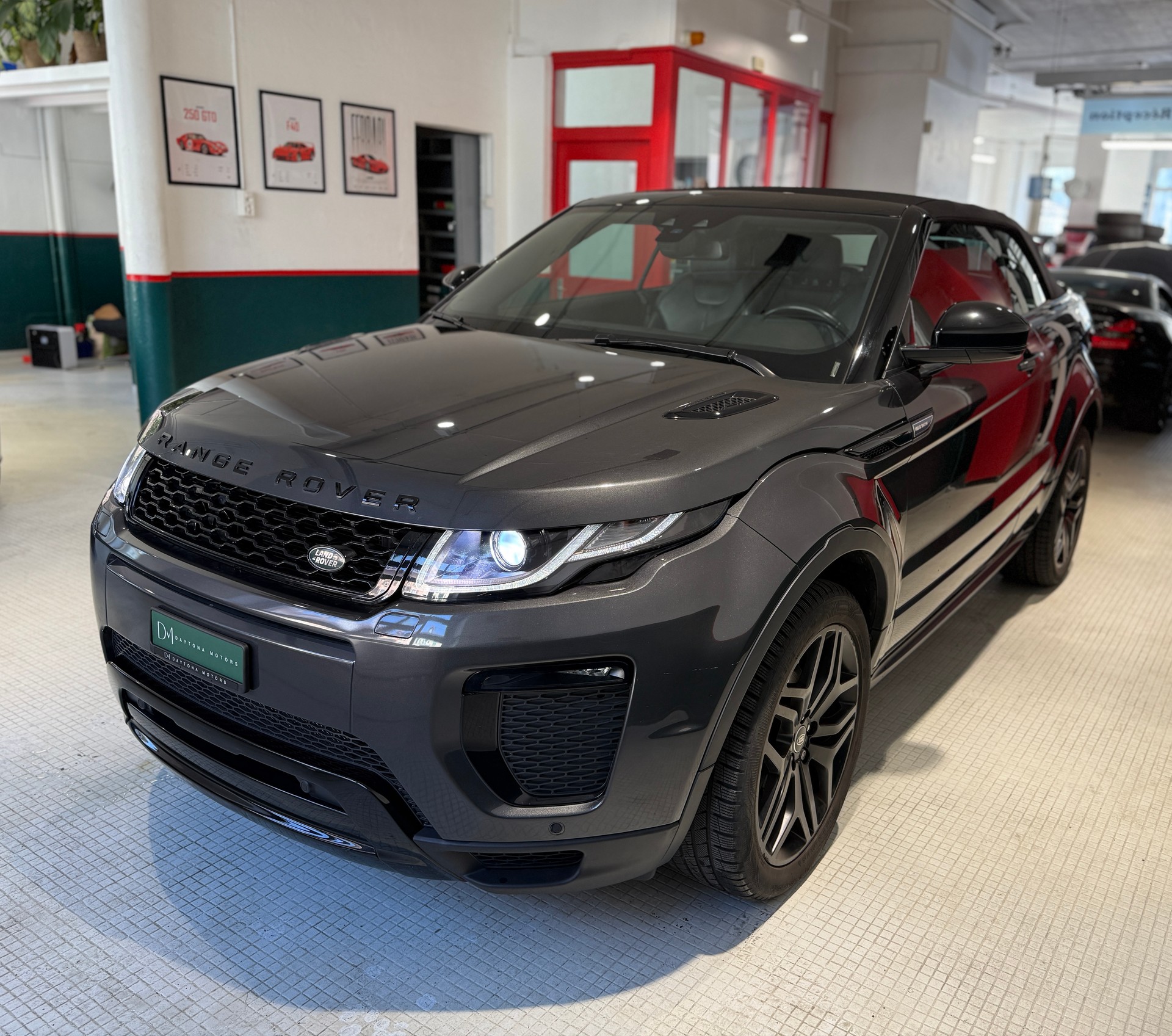 LAND ROVER Range Rover Evoque Hello Snow limited edition Convert. 2.0 Si4 SE Dynamic AT9-image-0