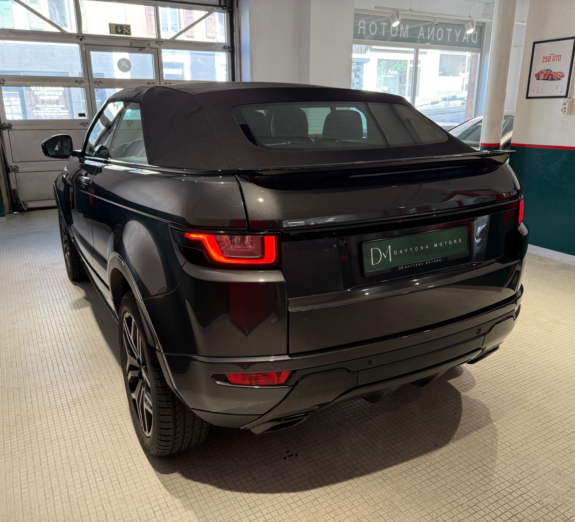 LAND ROVER Range Rover Evoque Hello Snow limited edition Convert. 2.0 Si4 SE Dynamic AT9-image-7