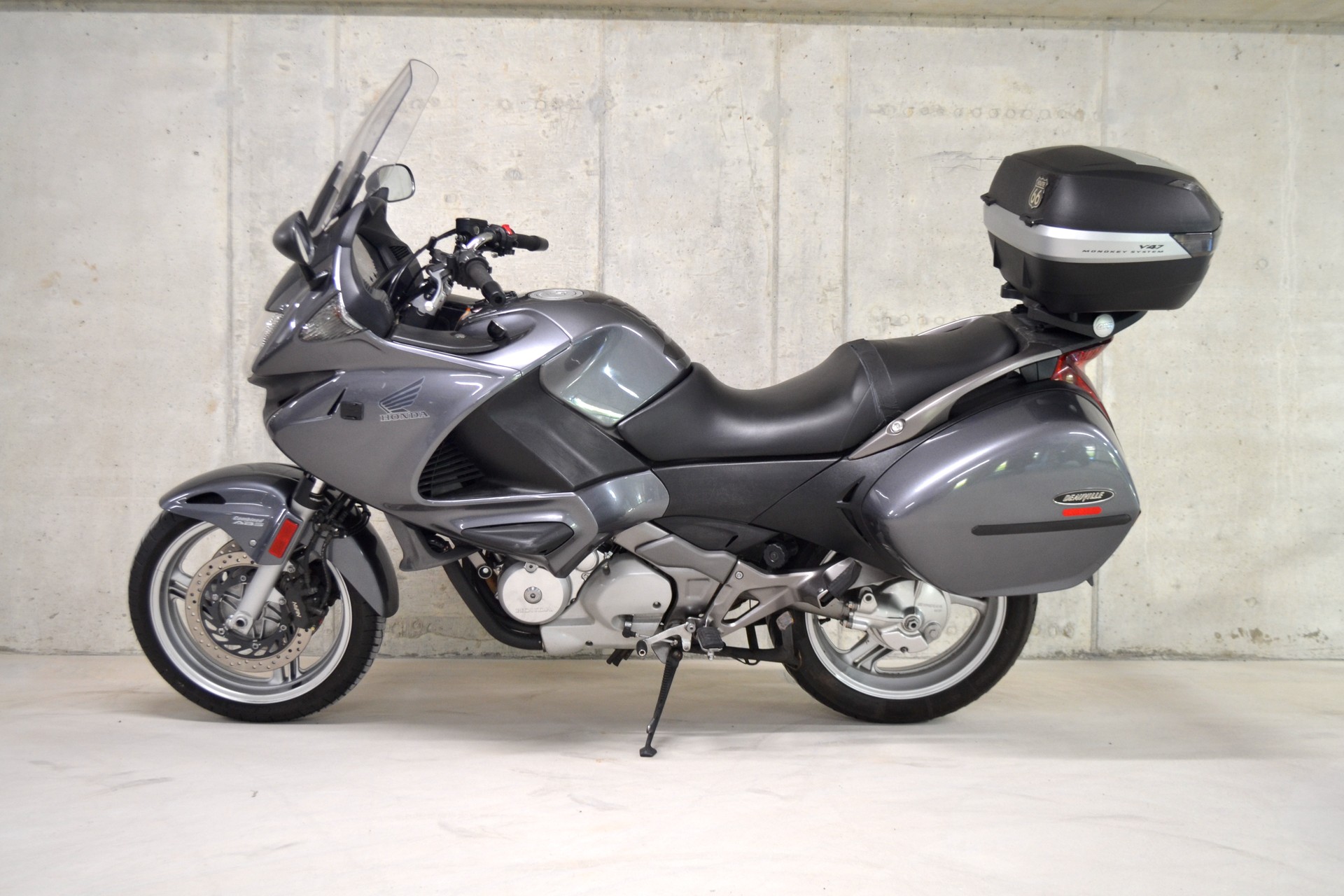 HONDA NT 700 A Deauville-showroom-element-2