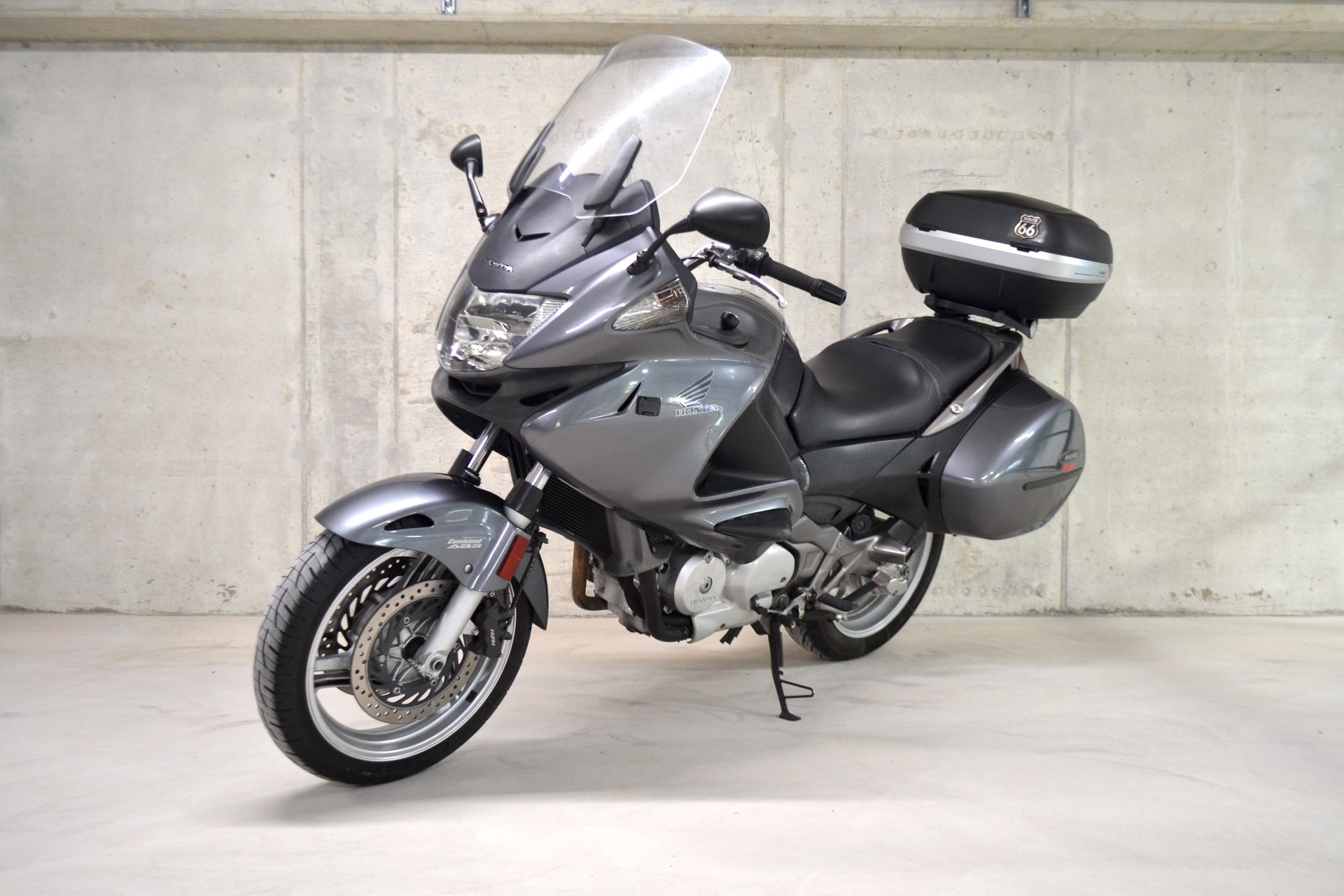 HONDA NT 700 A Deauville-showroom-element-1