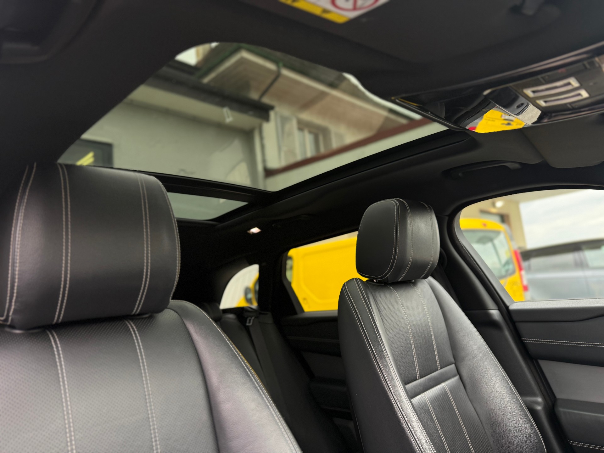 LAND ROVER Range Rover Velar R-Dynamic P 300 S Automatic-image-19