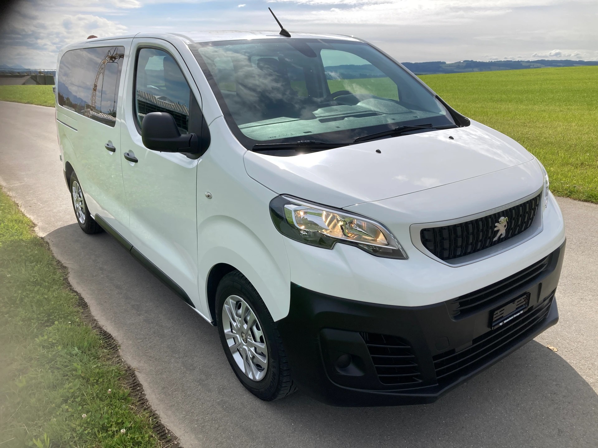 PEUGEOT Traveller 2.0 BlueHDi Active Standard 9 Sitzer-image-1