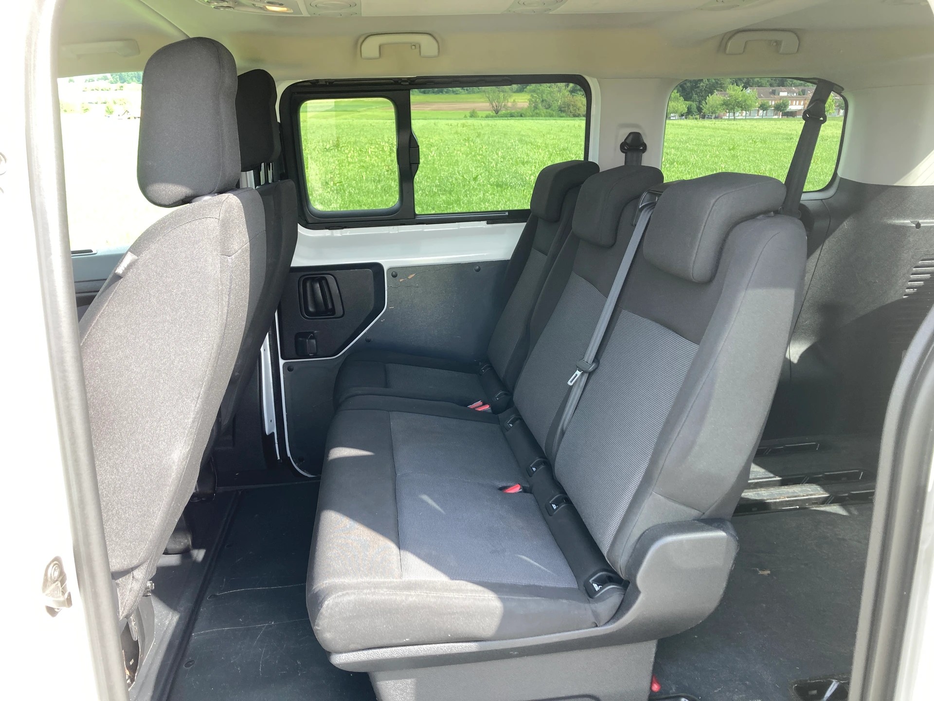 PEUGEOT Traveller 2.0 BlueHDi Active Standard 9 Sitzer-image-6
