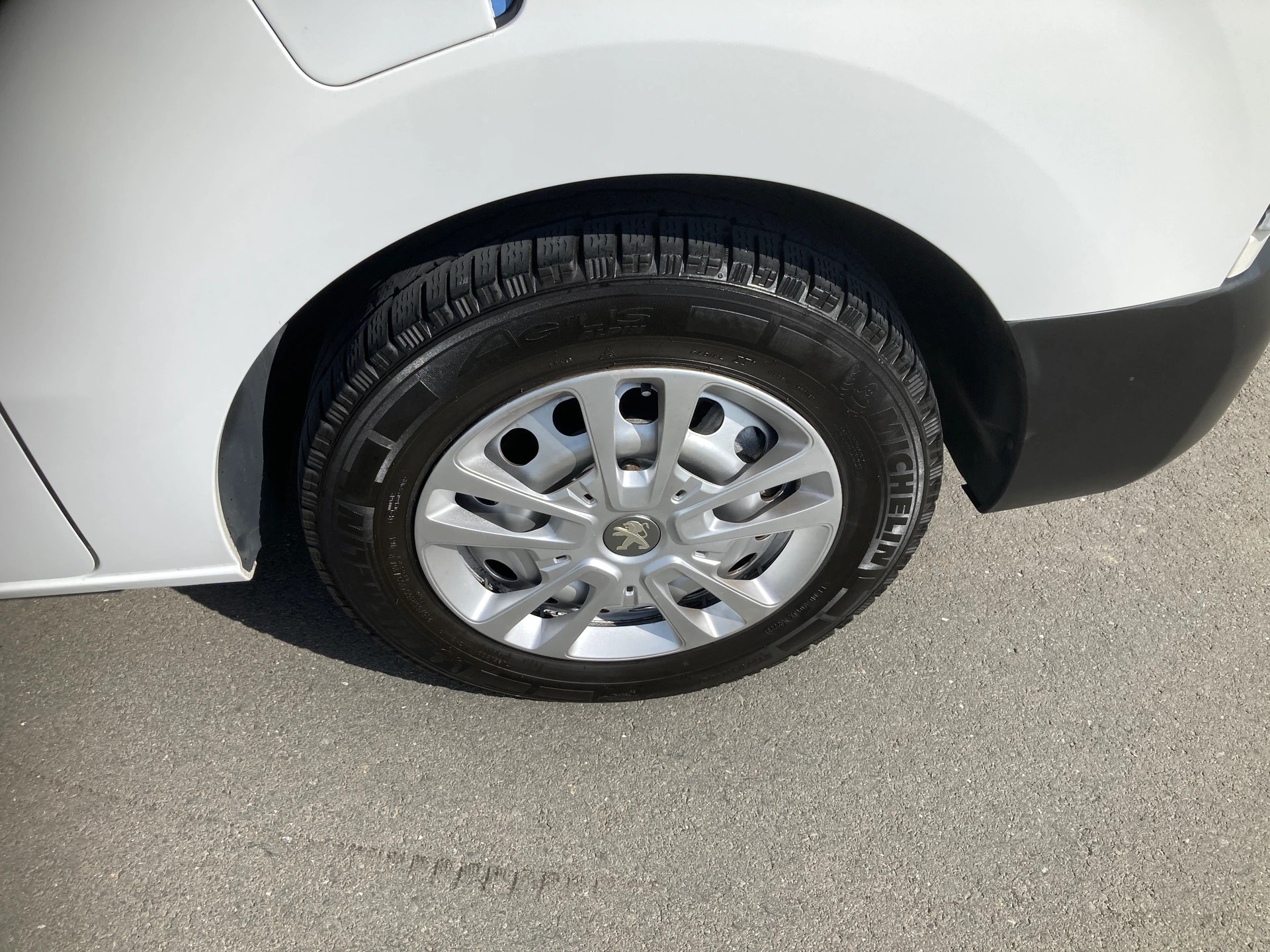 PEUGEOT Traveller 2.0 BlueHDi Active Standard 9 Sitzer-image-5