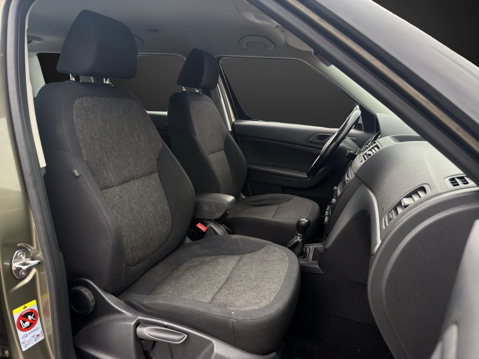 SKODA Yeti 2.0 TDI Active 4x4-image-8