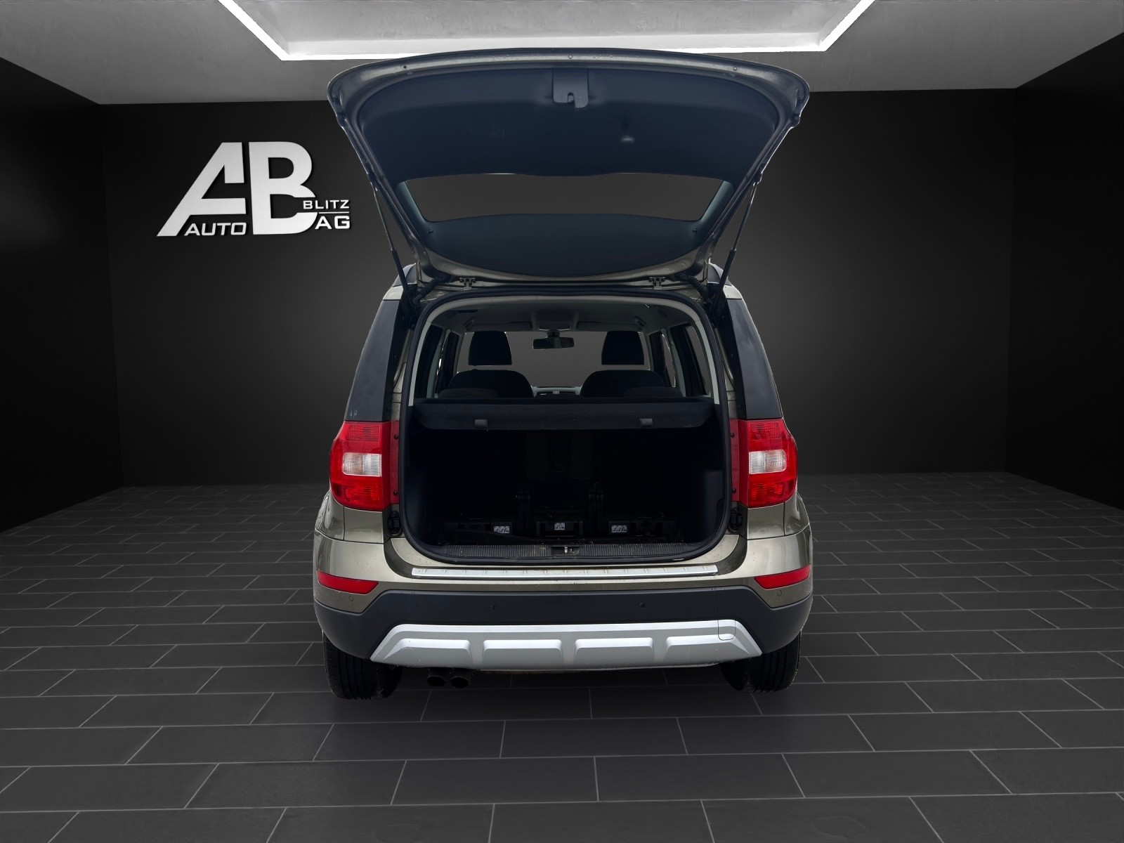 SKODA Yeti 2.0 TDI Active 4x4-image-11