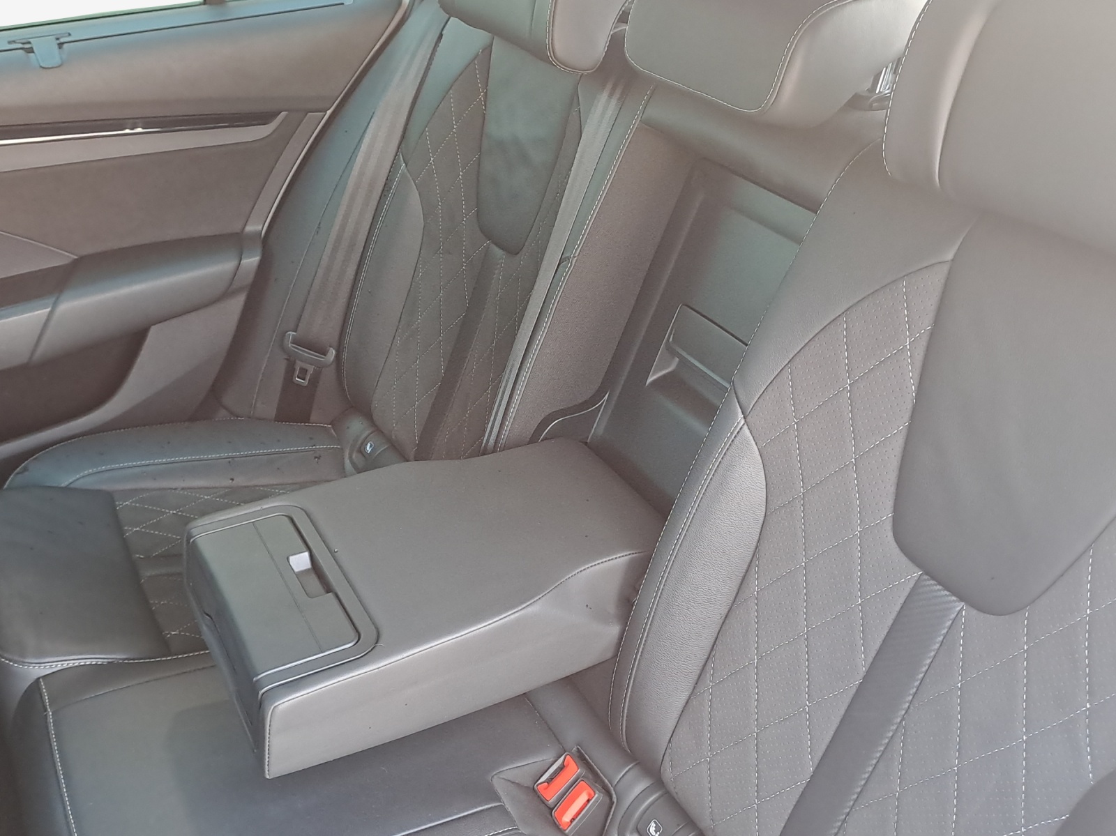 SKODA Octavia Combi 2.0 TSI DSG RS-image-11
