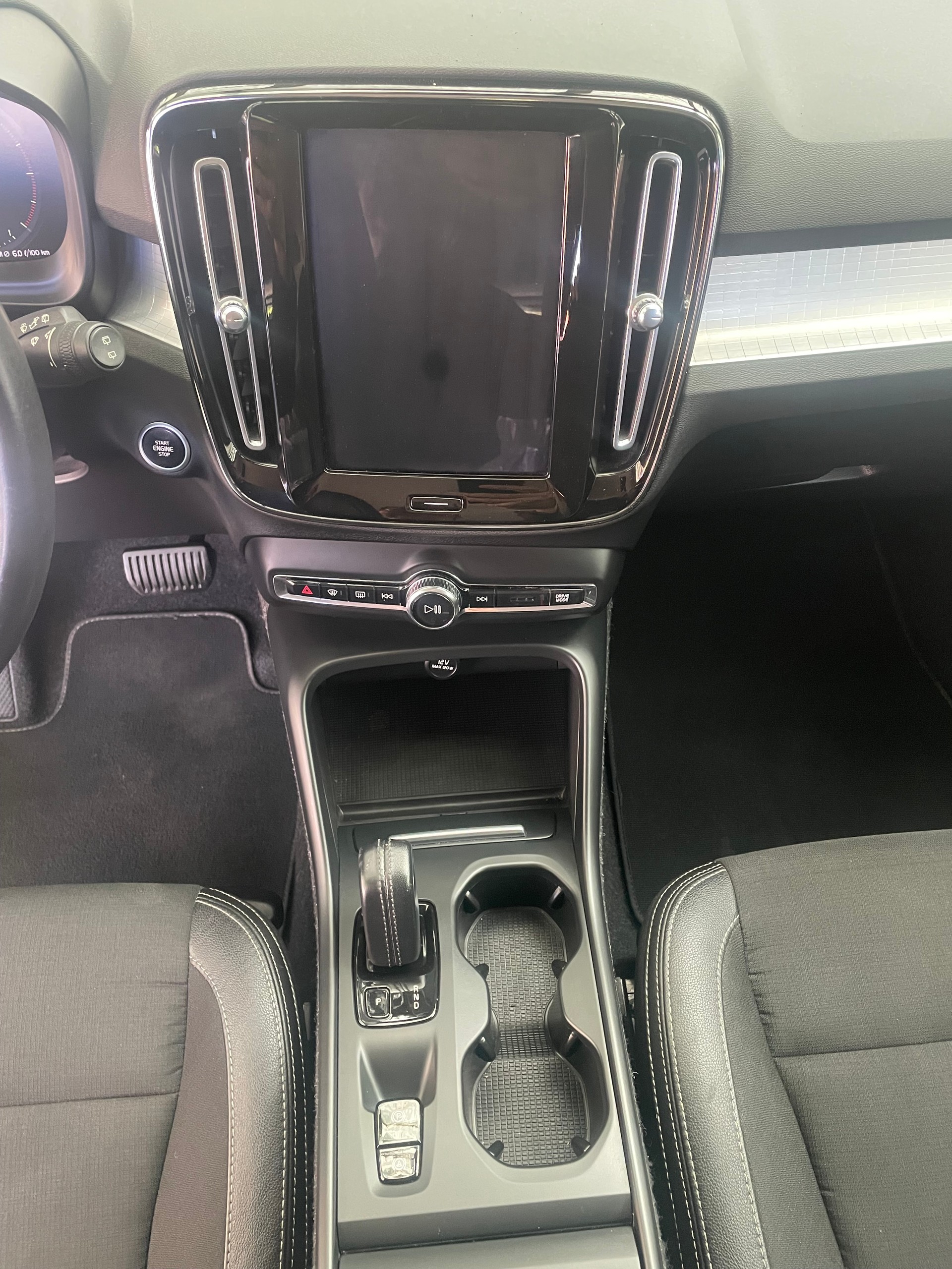 VOLVO XC40 D3 AWD Momentum Geartronic-image-10