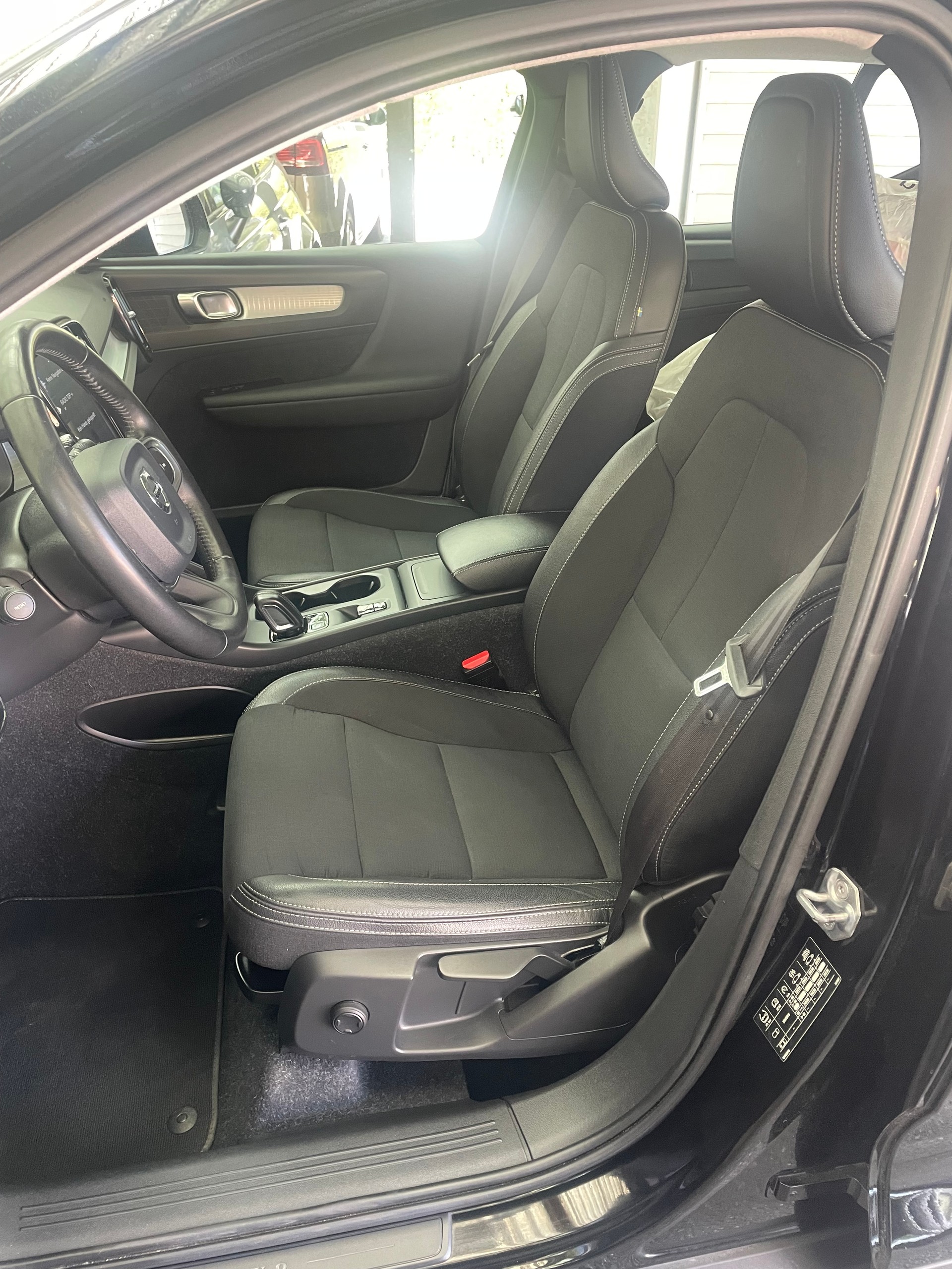 VOLVO XC40 D3 AWD Momentum Geartronic-image-7