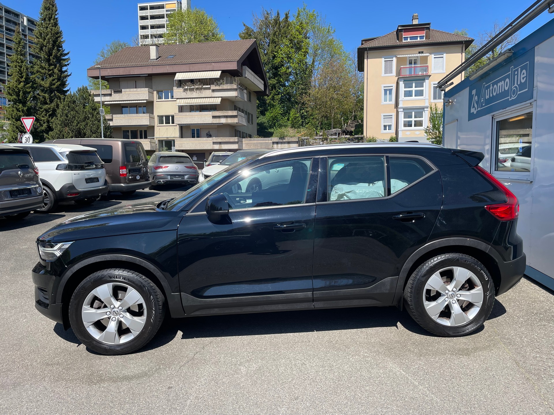 VOLVO XC40 D3 AWD Momentum Geartronic-image-1