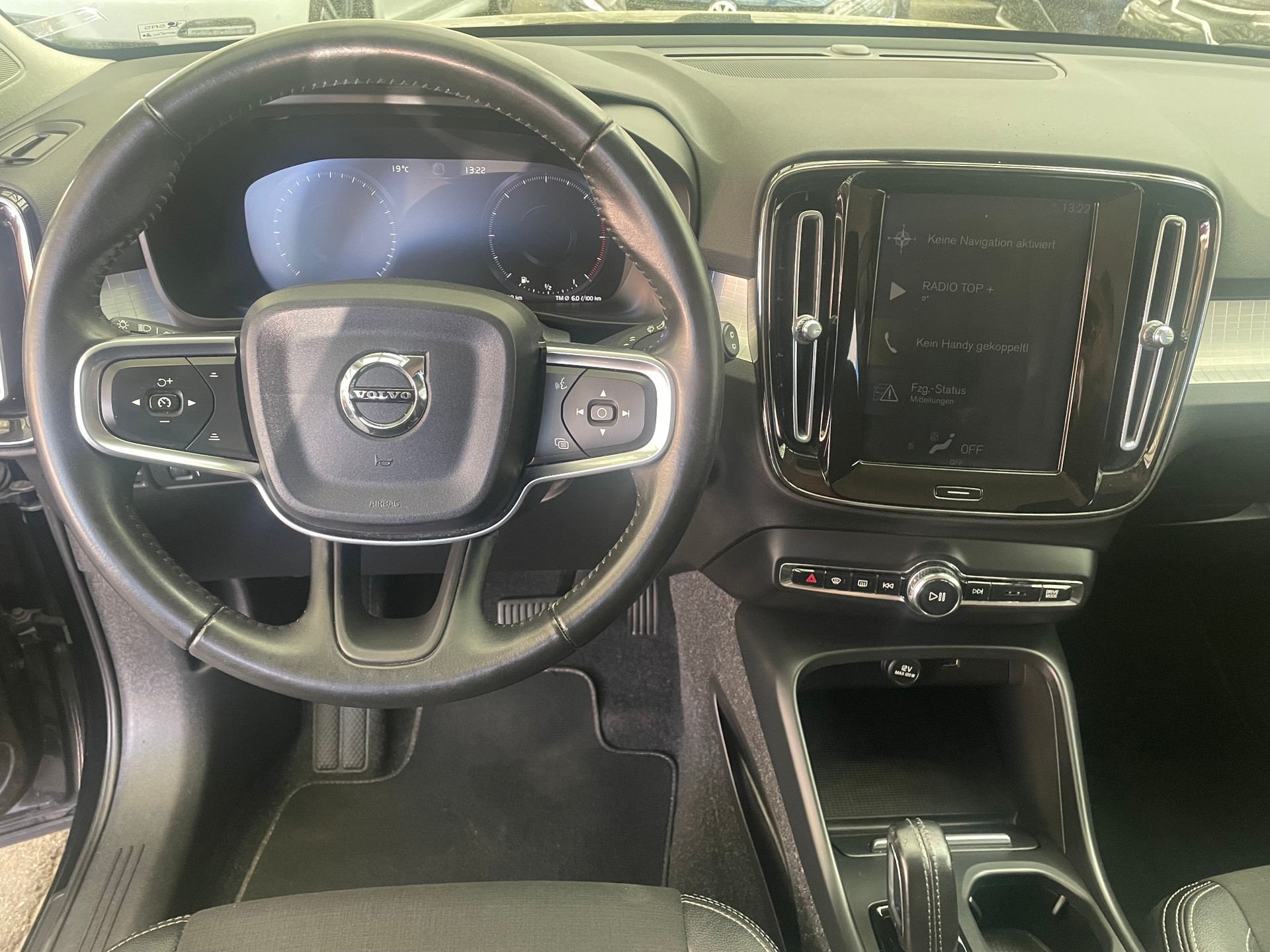 VOLVO XC40 D3 AWD Momentum Geartronic-image-9