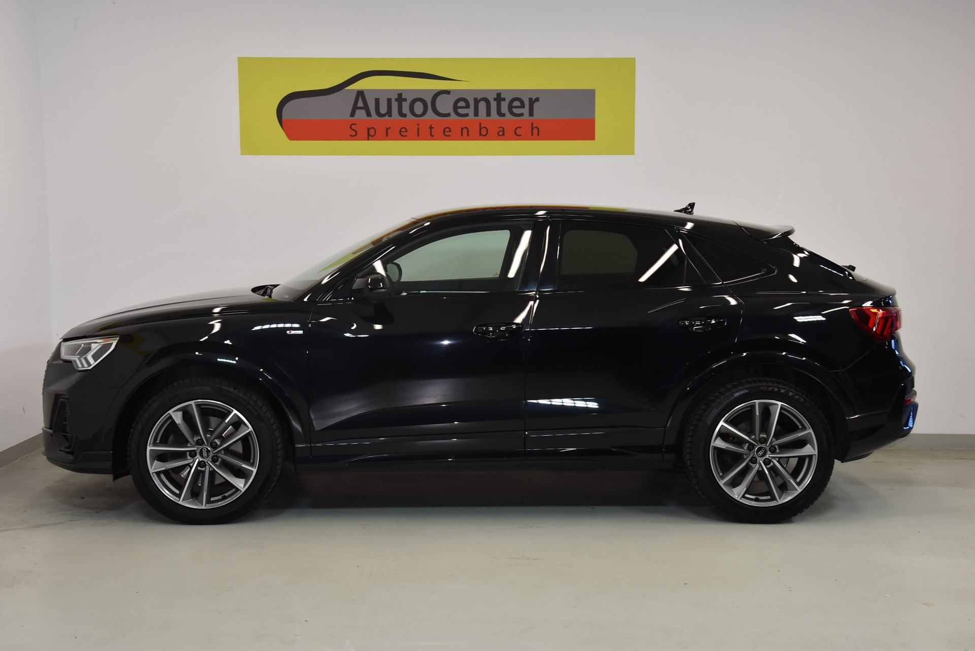 AUDI Q3 Sportback 40 TFSI S line quattro S-tronic-image-12