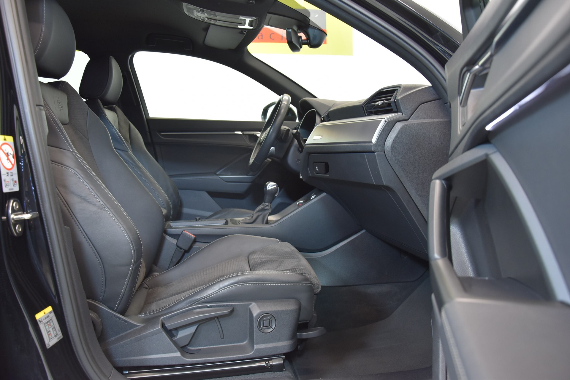AUDI Q3 Sportback 40 TFSI S line quattro S-tronic-image-3