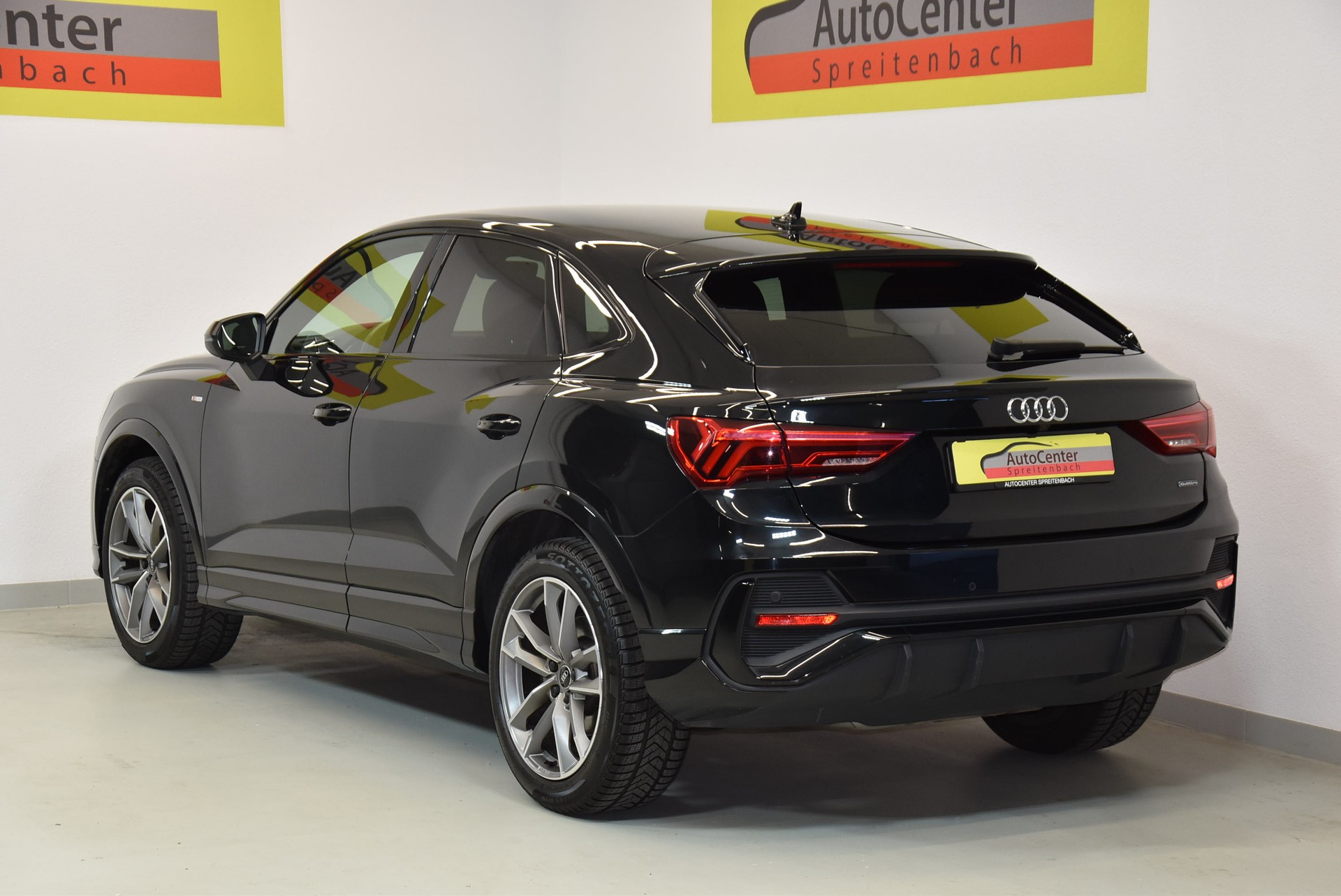 AUDI Q3 Sportback 40 TFSI S line quattro S-tronic-image-11