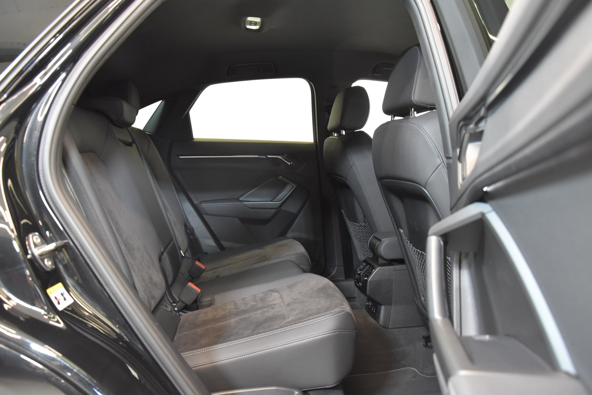 AUDI Q3 Sportback 40 TFSI S line quattro S-tronic-image-6