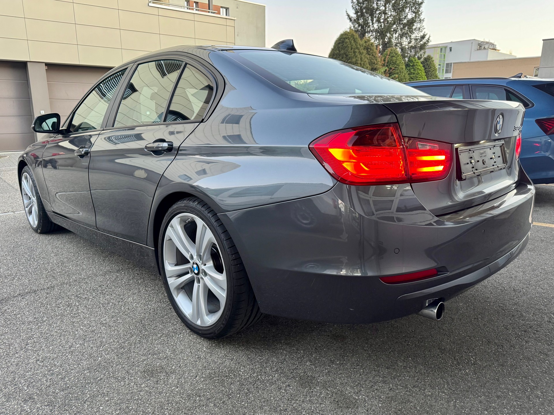 BMW 320d Sport Line Steptronic-image-4