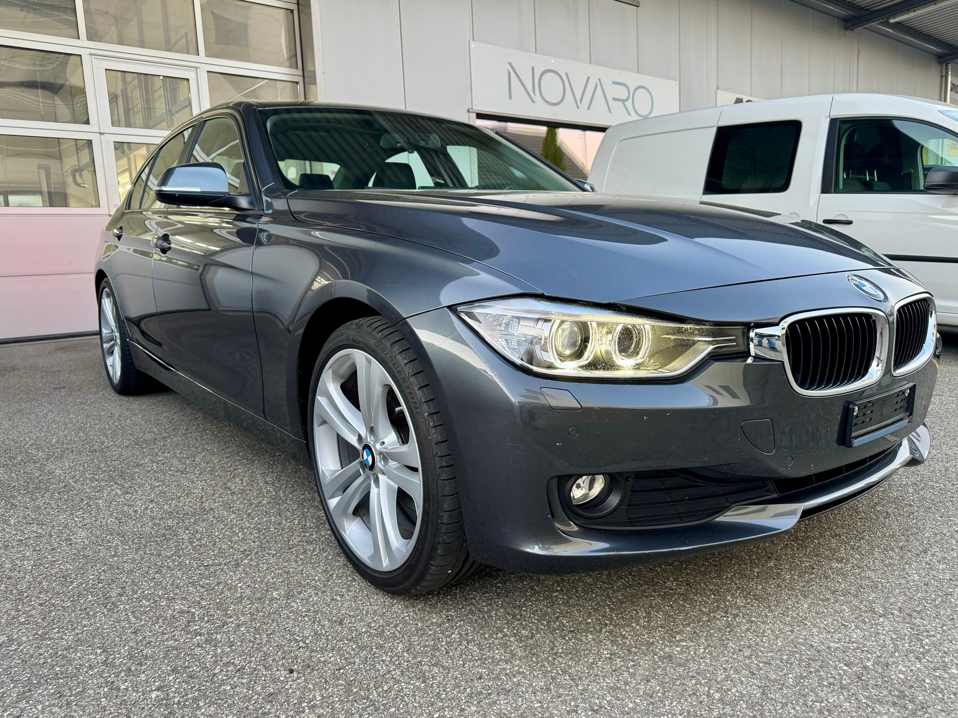 BMW 320d Sport Line Steptronic-image-2