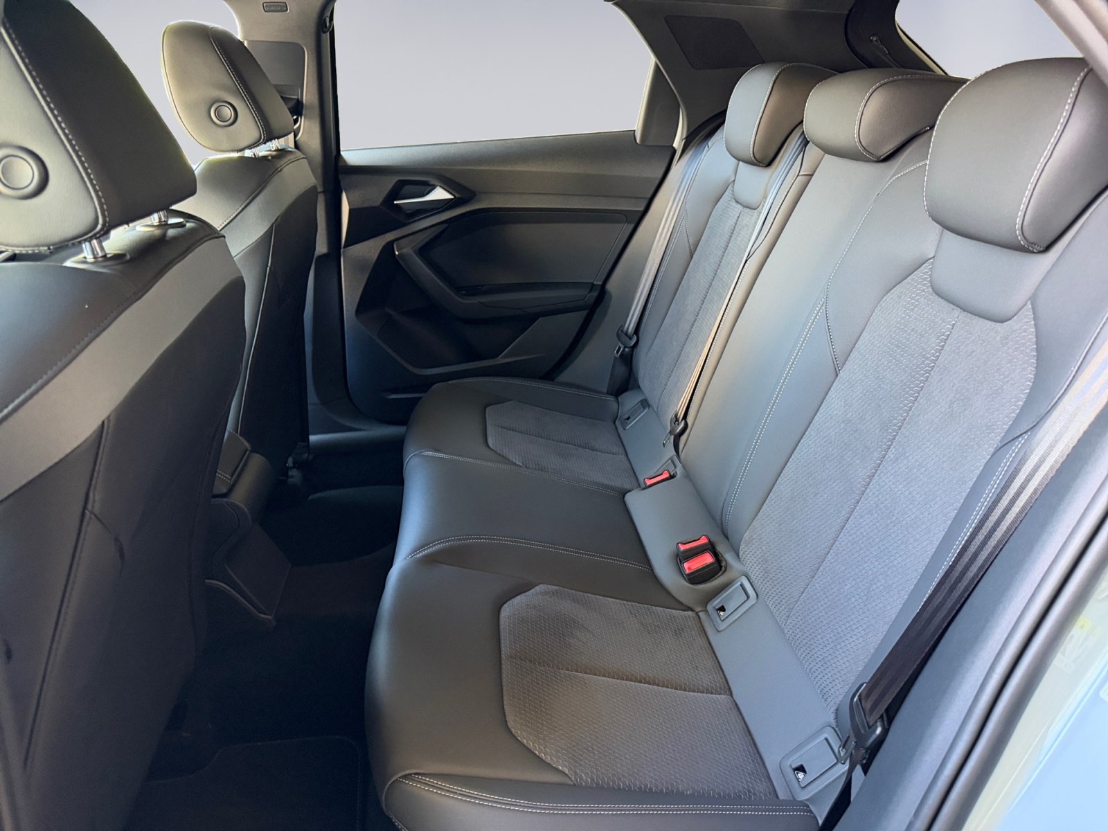 AUDI A1 Sportback 30 TFSI S Line Attraction S-tronic-image-9