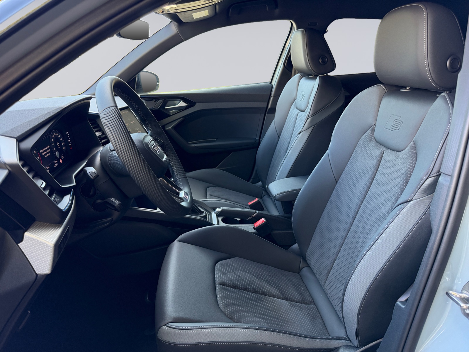 AUDI A1 Sportback 30 TFSI S Line Attraction S-tronic-image-6