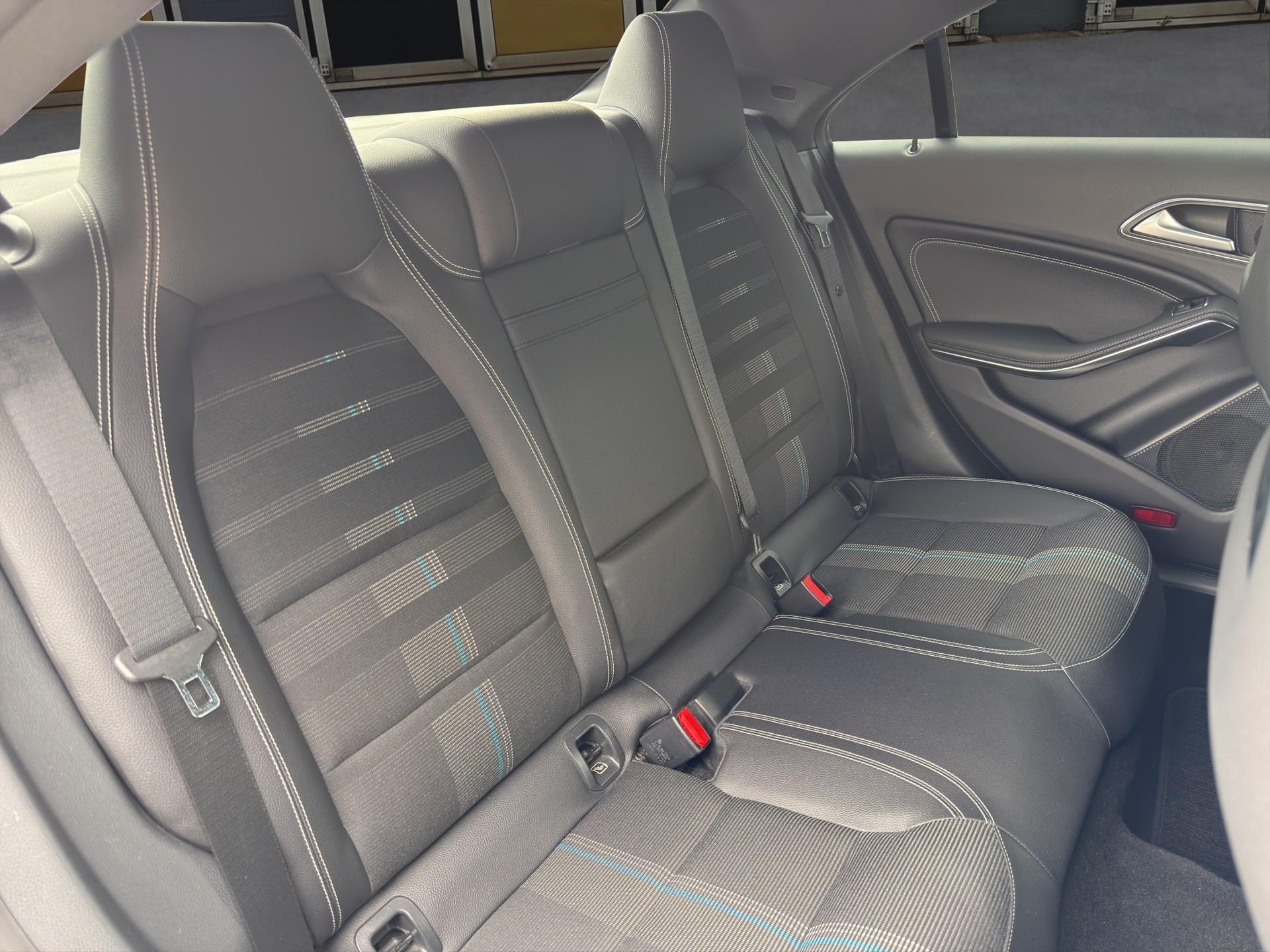 MERCEDES-BENZ CLA 200 Urban-image-12