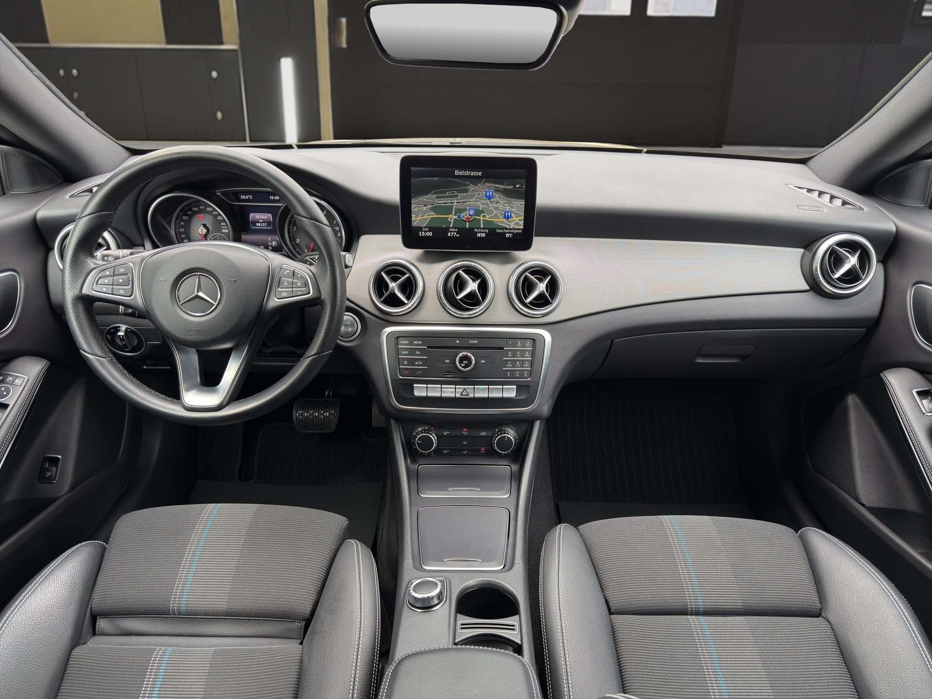 MERCEDES-BENZ CLA 200 Urban-image-10