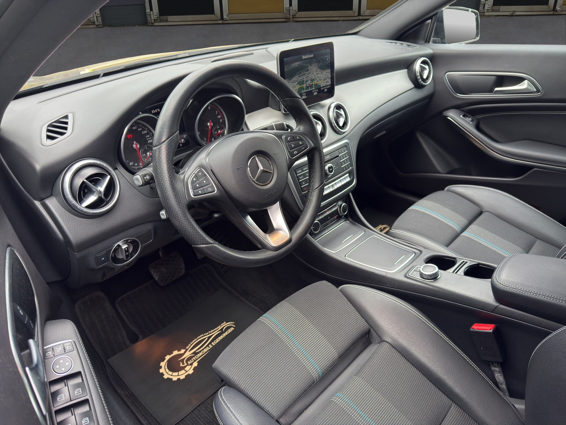 MERCEDES-BENZ CLA 200 Urban-image-8
