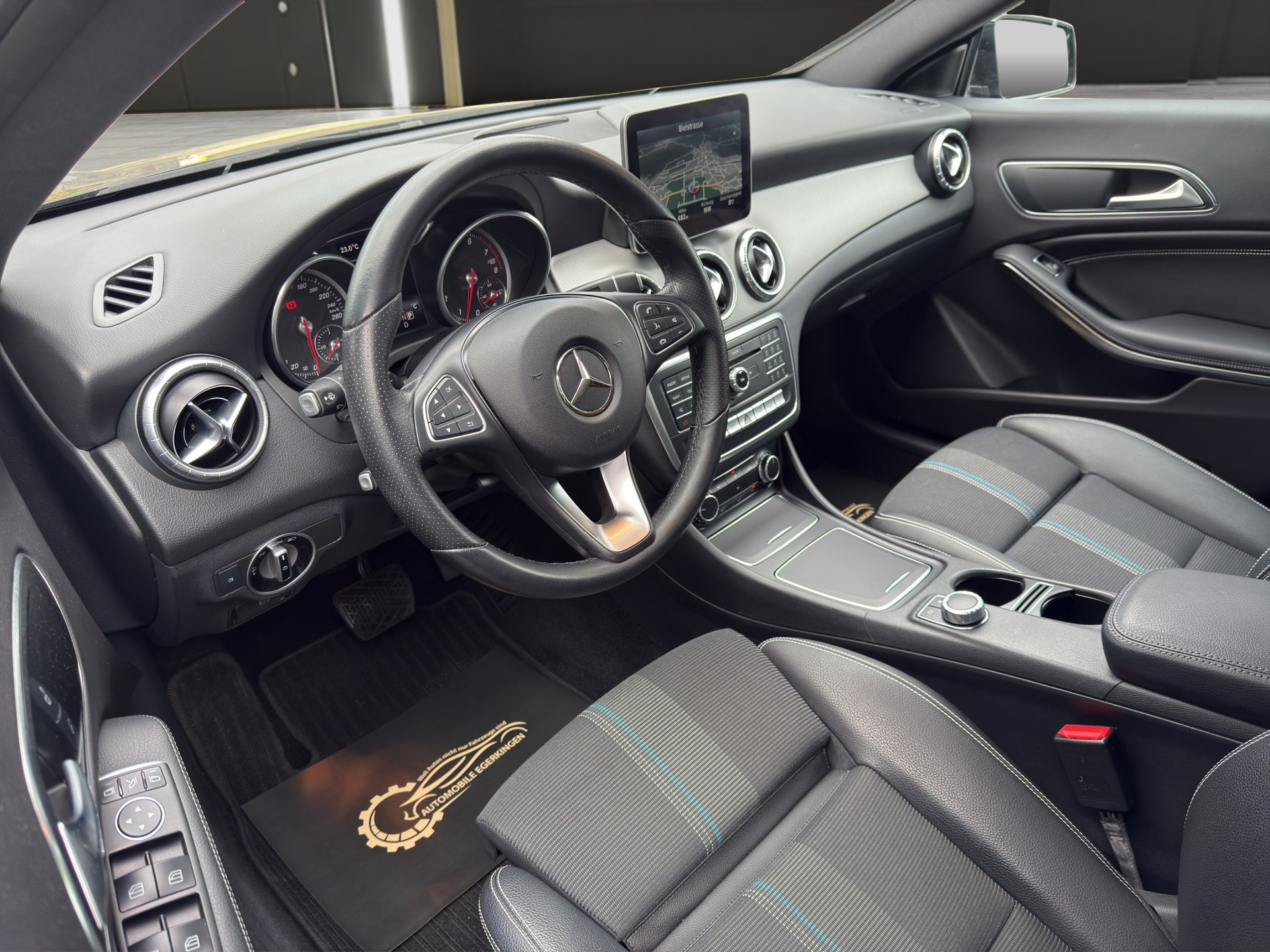 MERCEDES-BENZ CLA 200 Urban-image-8