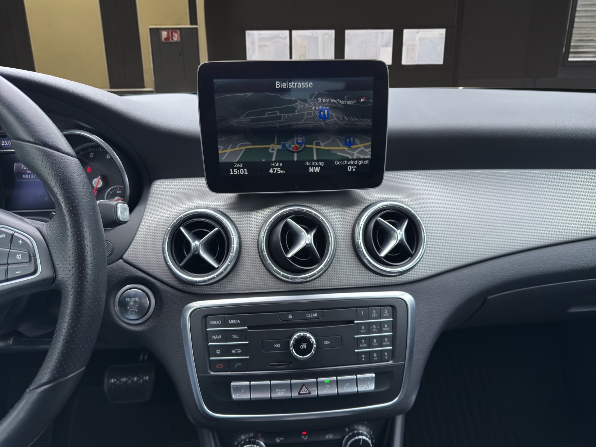 MERCEDES-BENZ CLA 200 Urban-image-14