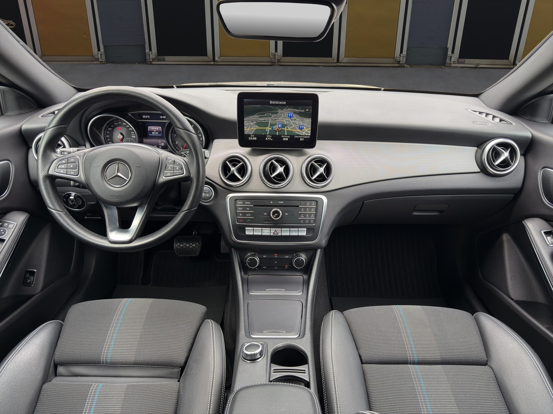 MERCEDES-BENZ CLA 200 Urban-image-10