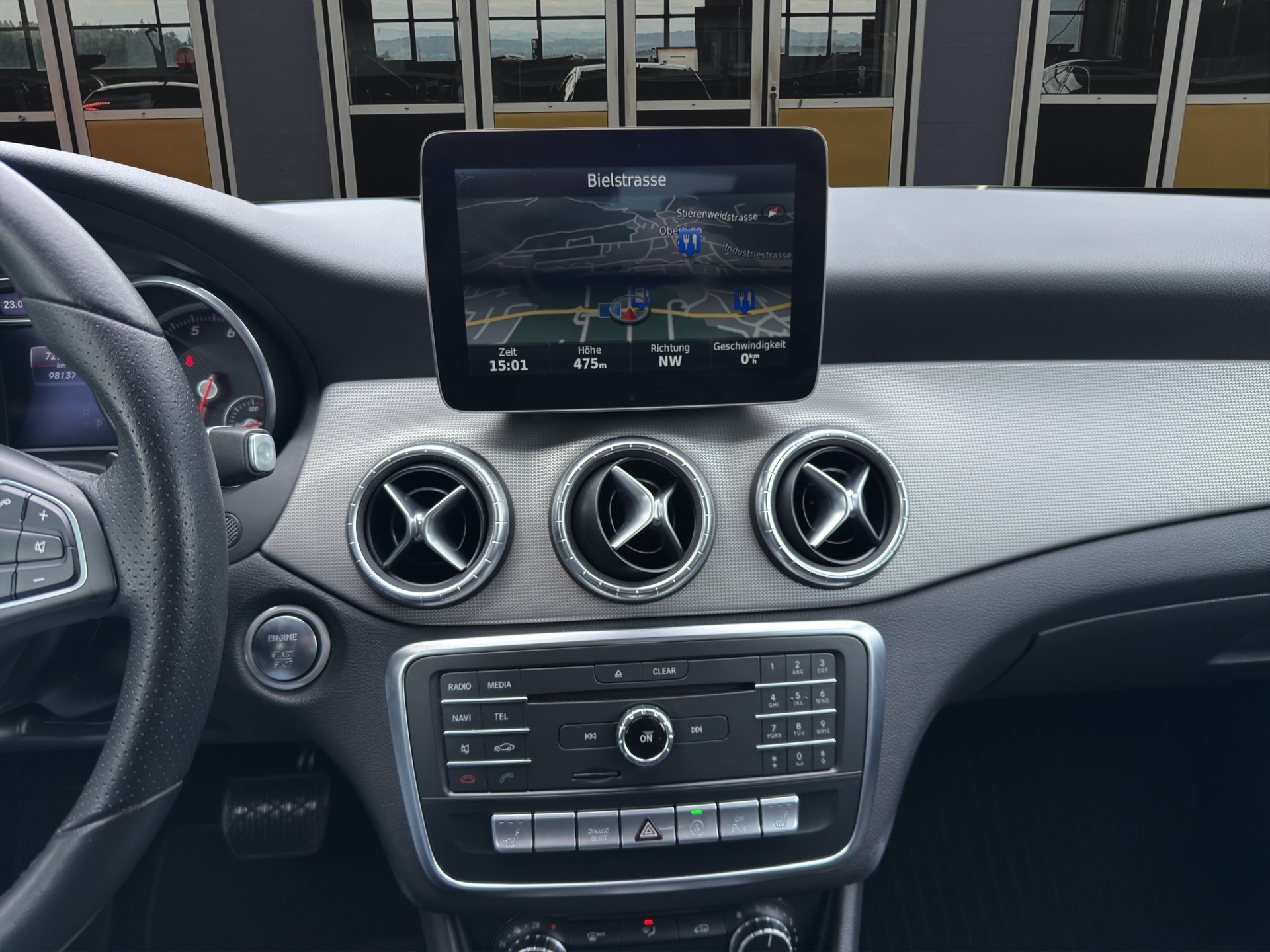 MERCEDES-BENZ CLA 200 Urban-image-14