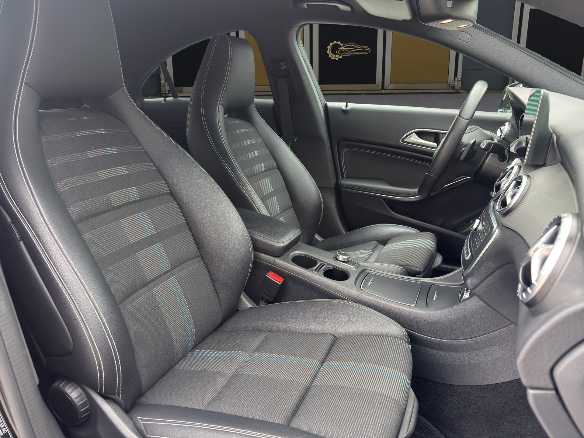 MERCEDES-BENZ CLA 200 Urban-image-9