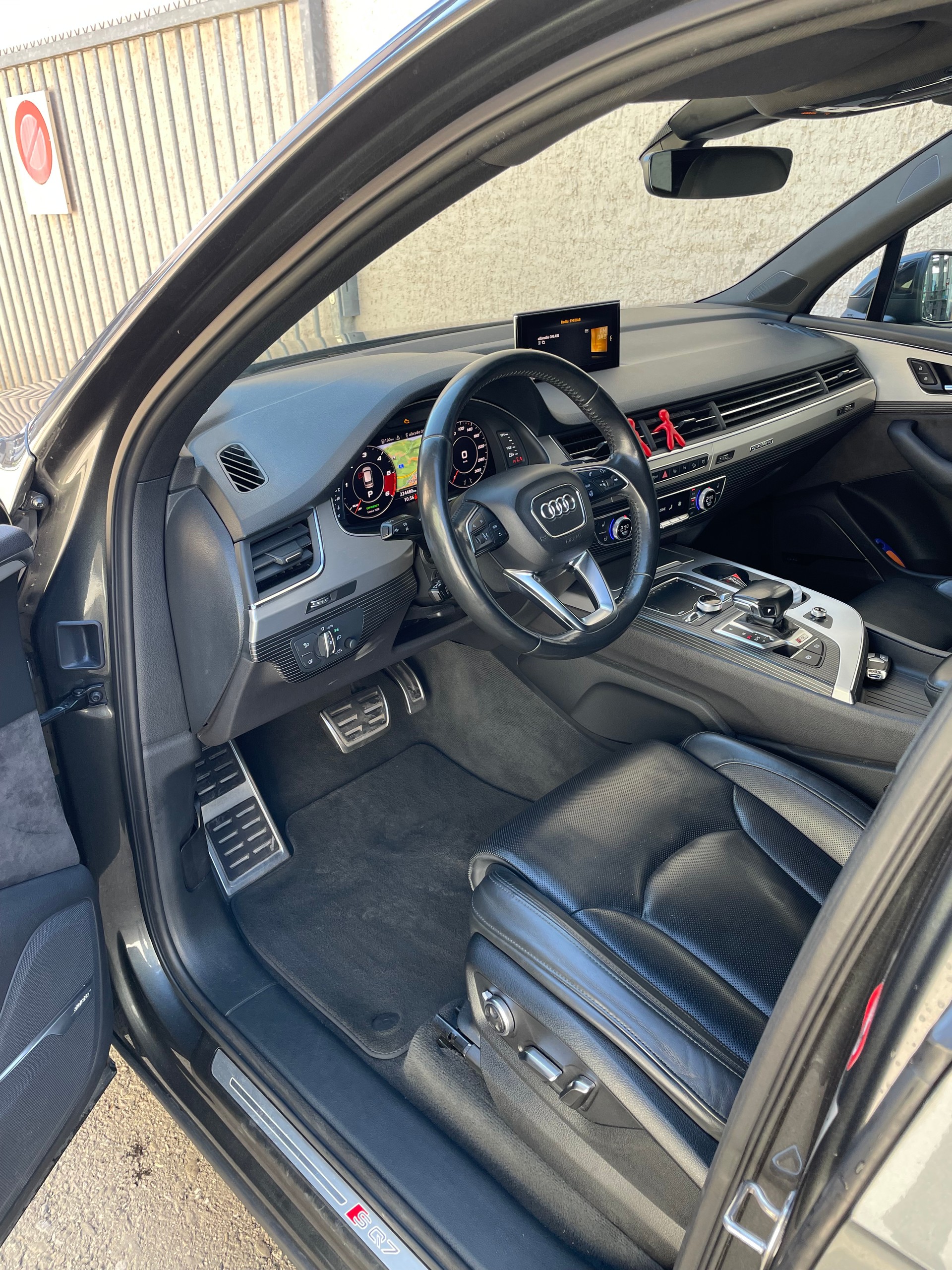 AUDI 4.0 V8 TDI quattro T-Tronic-image-9