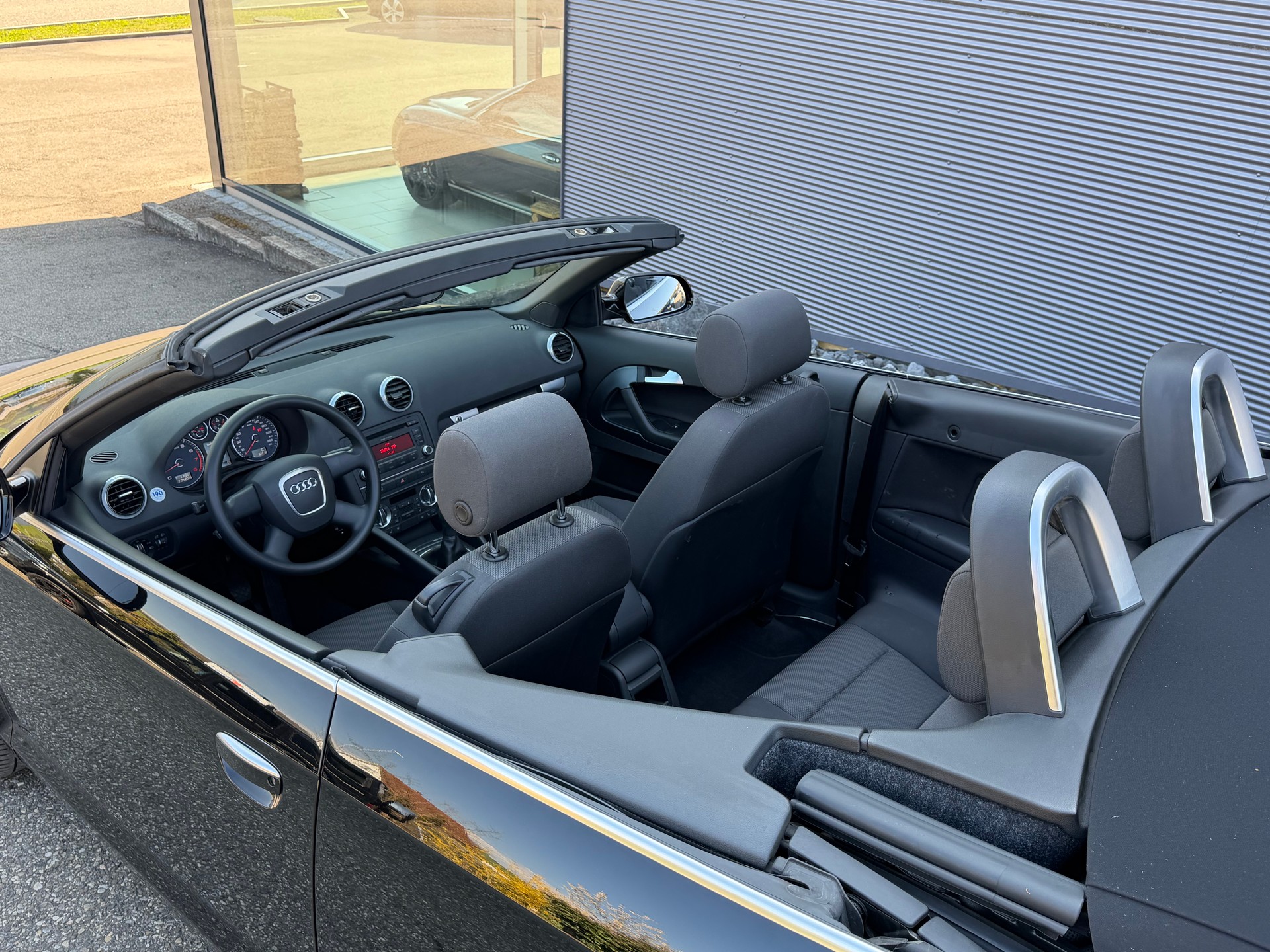 AUDI A3 Cabriolet 1.2 TFSI Attraction-image-19