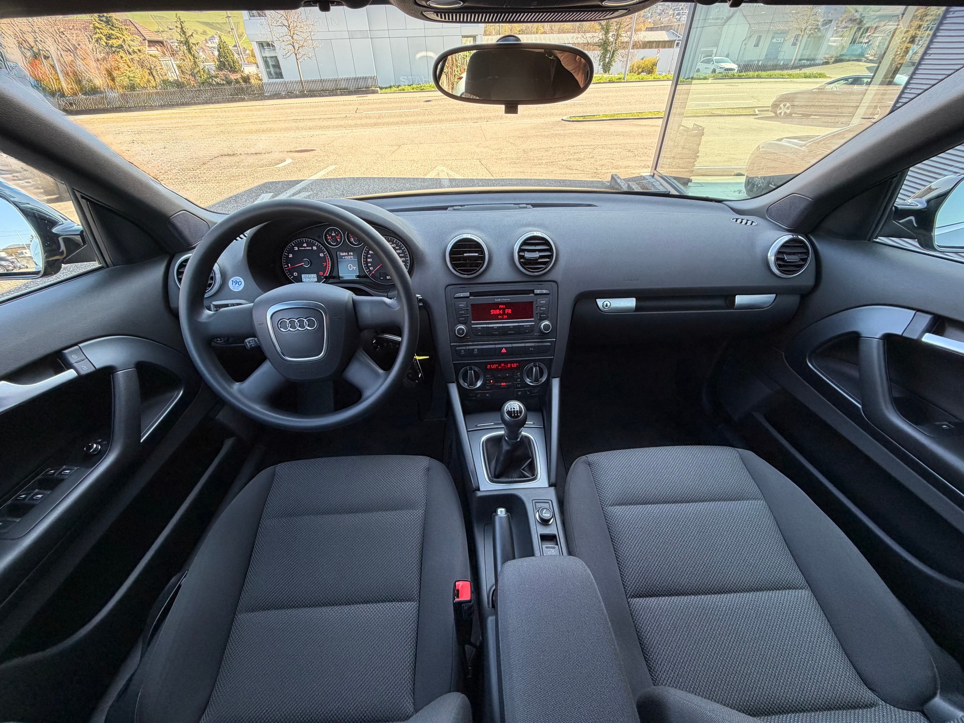 AUDI A3 Cabriolet 1.2 TFSI Attraction-image-13