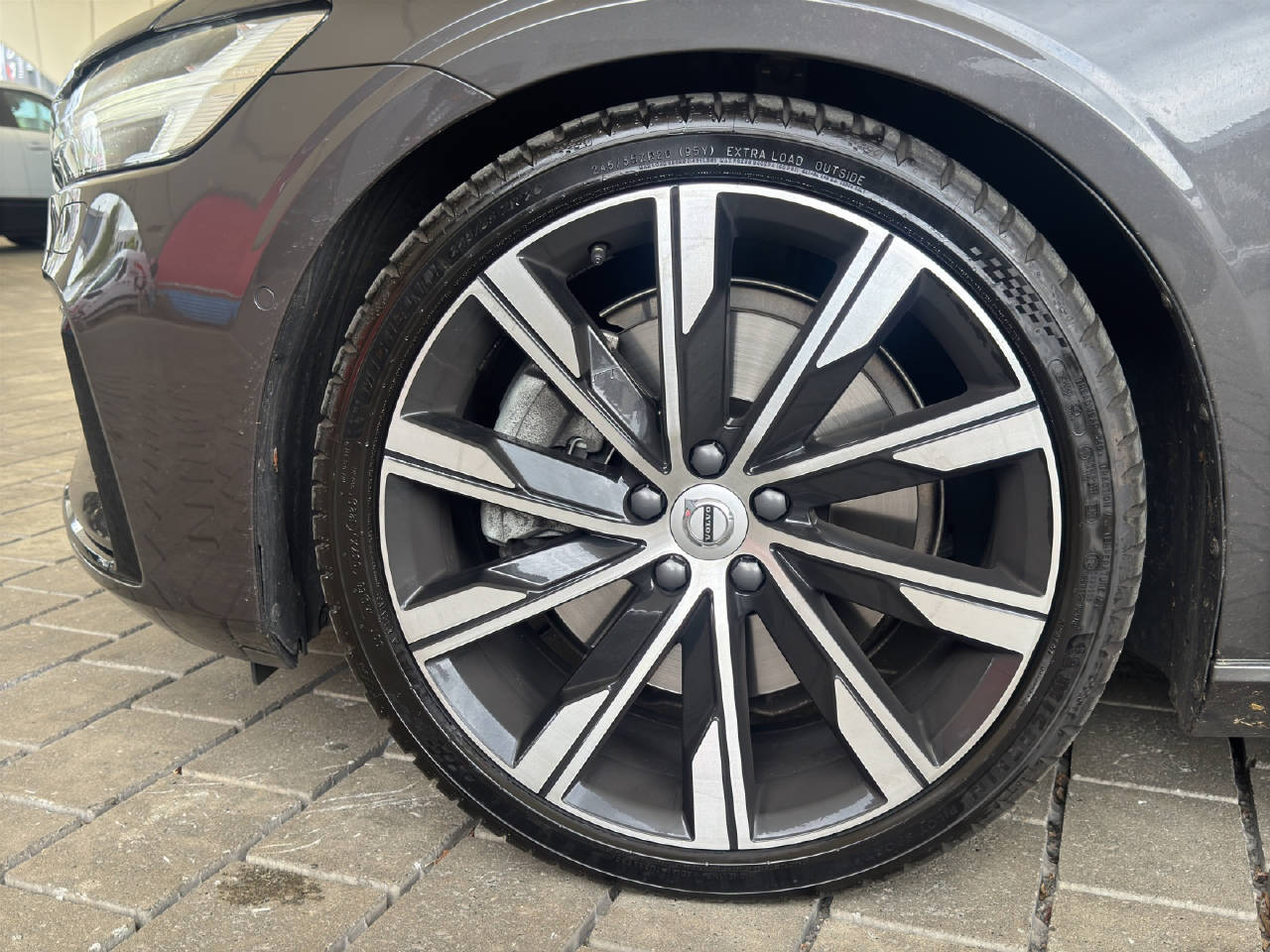 VOLVO V60 2.0 B5 Ultimate Dark AWD-image-7