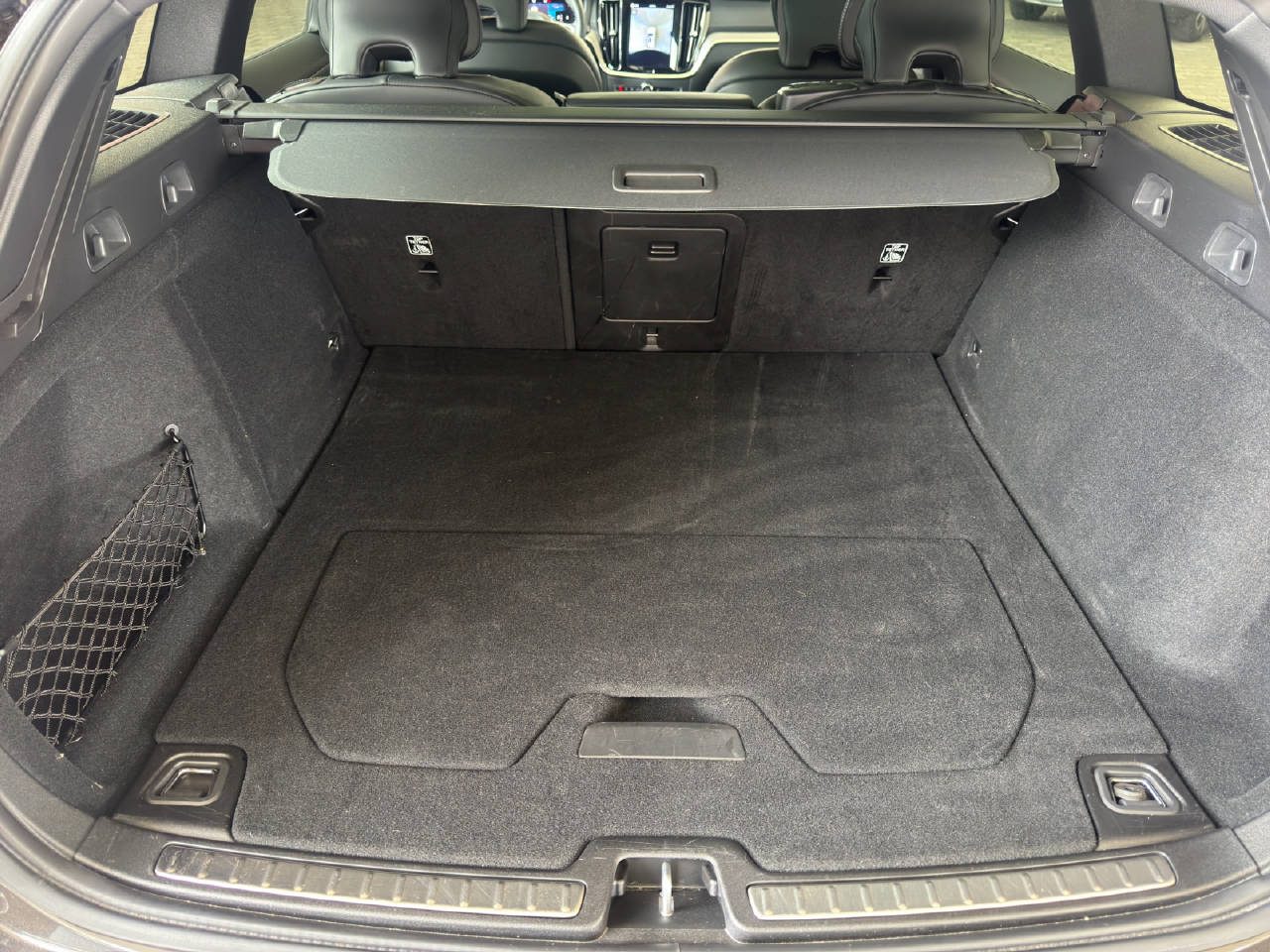 VOLVO V60 2.0 B5 Ultimate Dark AWD-image-19