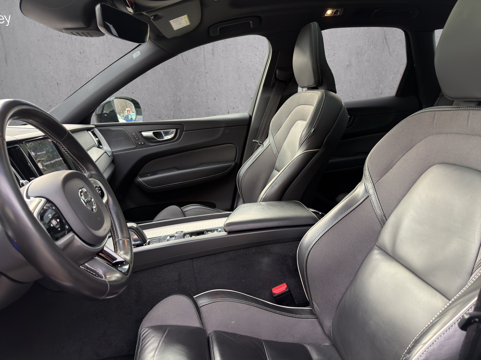 Image VOLVO XC60 XC60 B6 Benzin Mild Hybrid AWD R-Design Geartronic