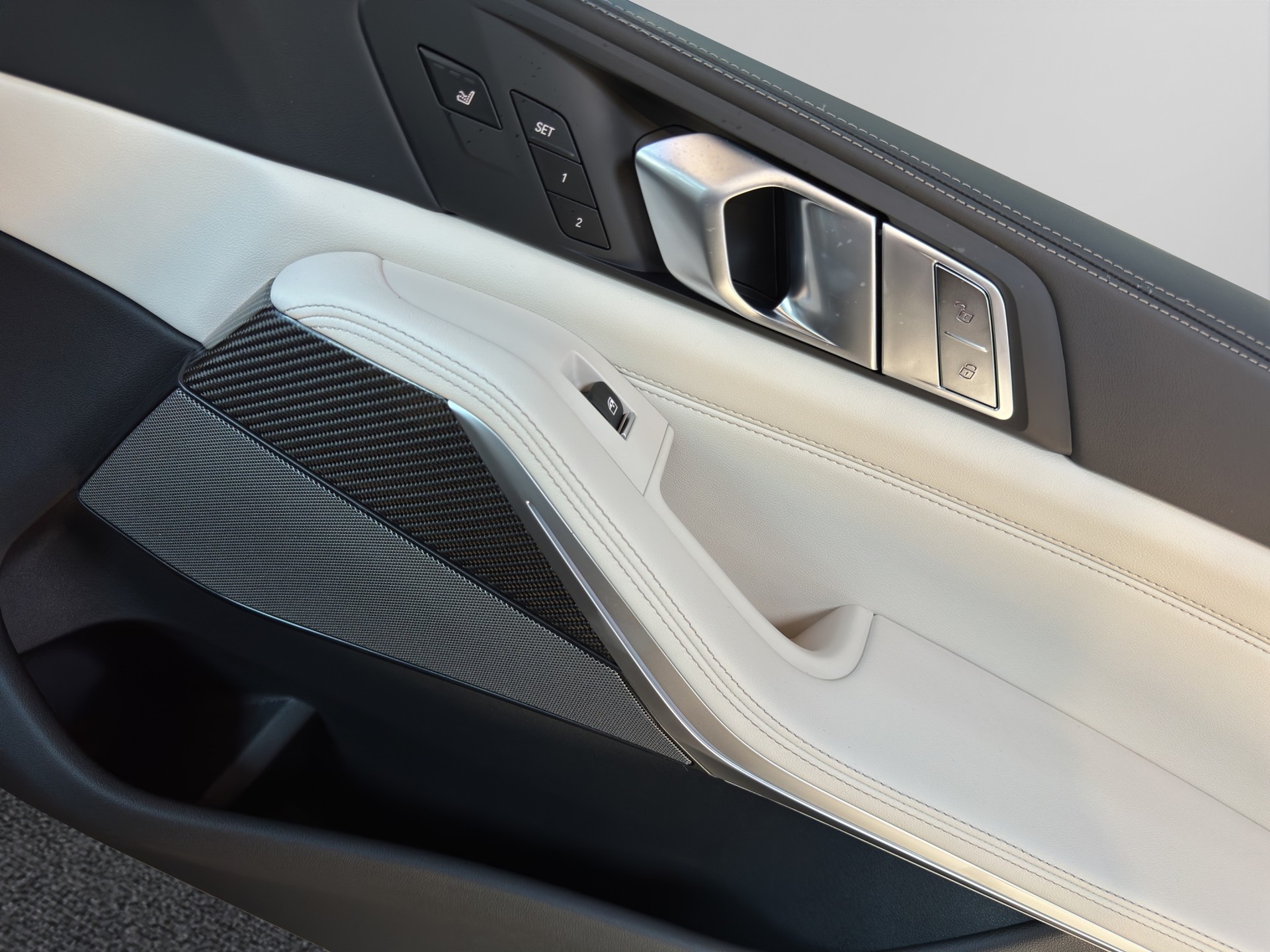 BMW X7 40i xDrive M Sport Pro (7-Plätzer)-image-18
