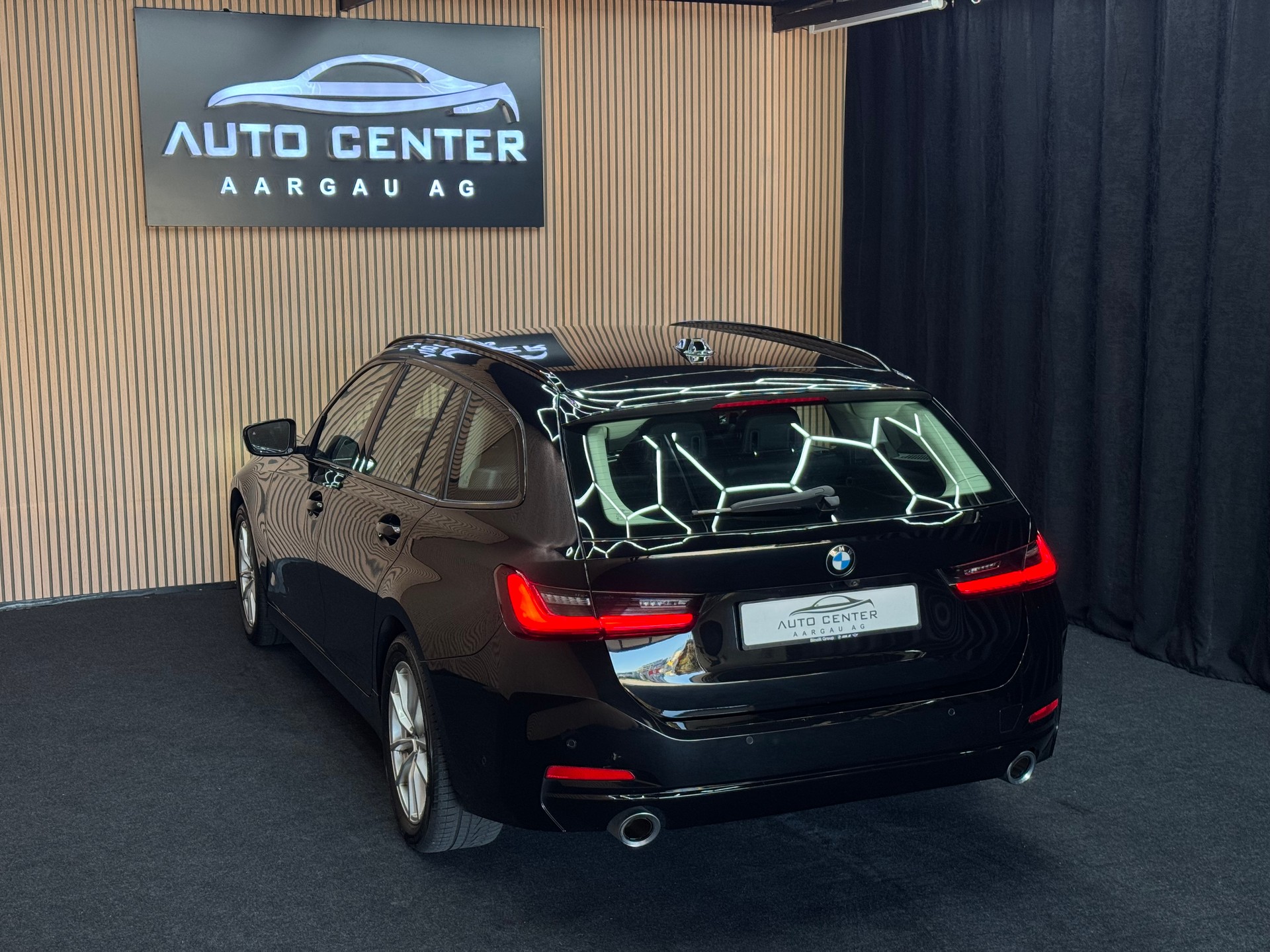 BMW 320d xDrive Touring | 1 Jahr Garantie | Facelift | *ab CHF 279.-/ Monat*-image-3