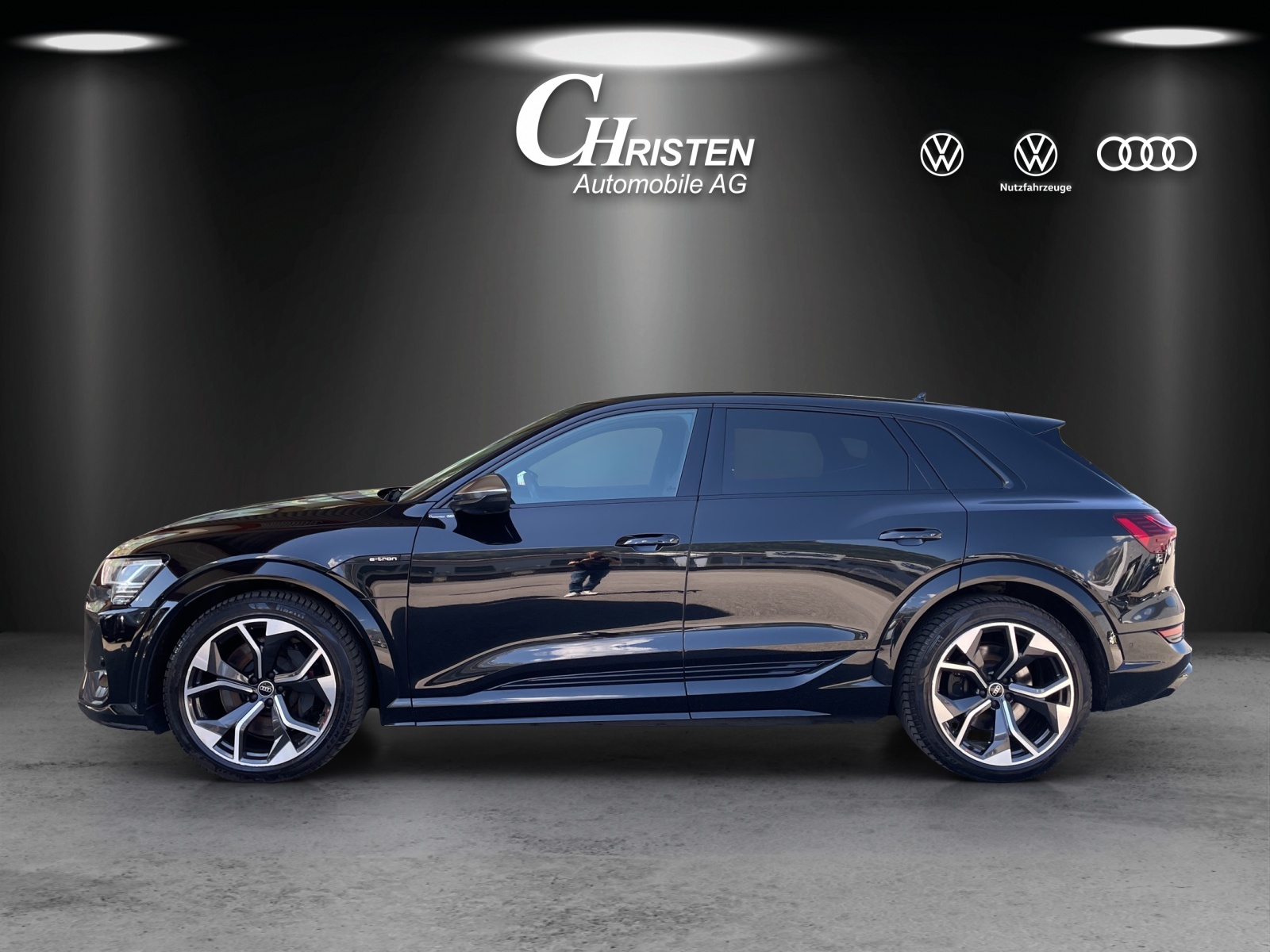 AUDI e-tron S quattro-showroom-element-2