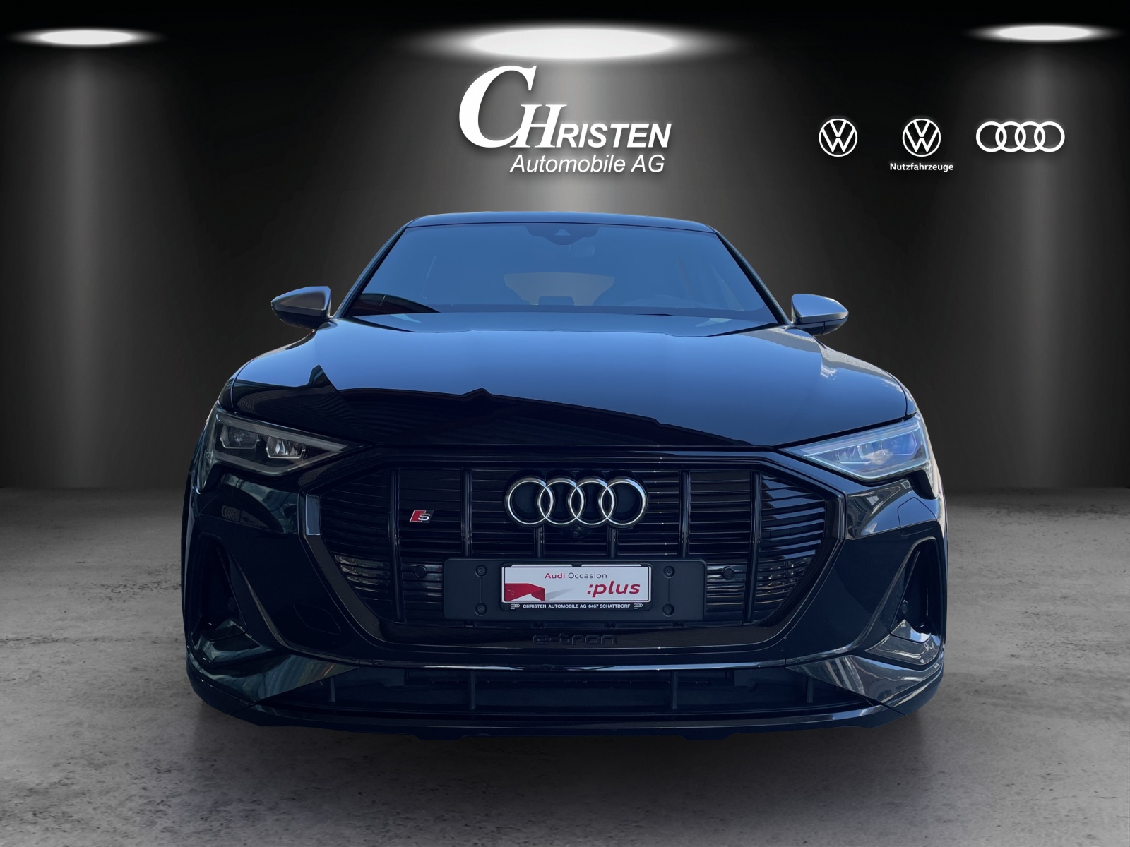 AUDI e-tron S quattro-showroom-element-3