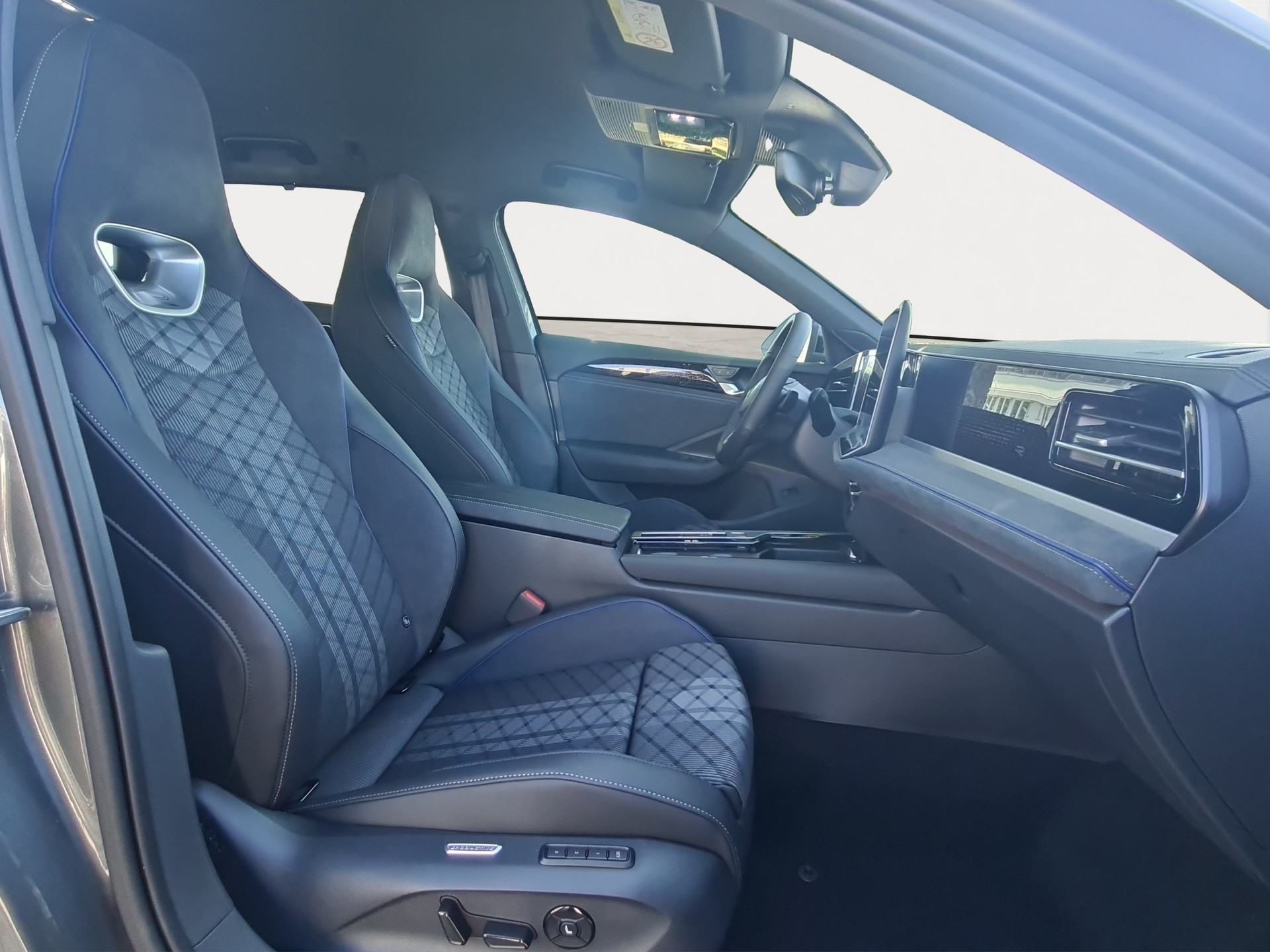 VW Passat Variant 2.0 TDI evo R-Line 4 Motion DSG-image-13