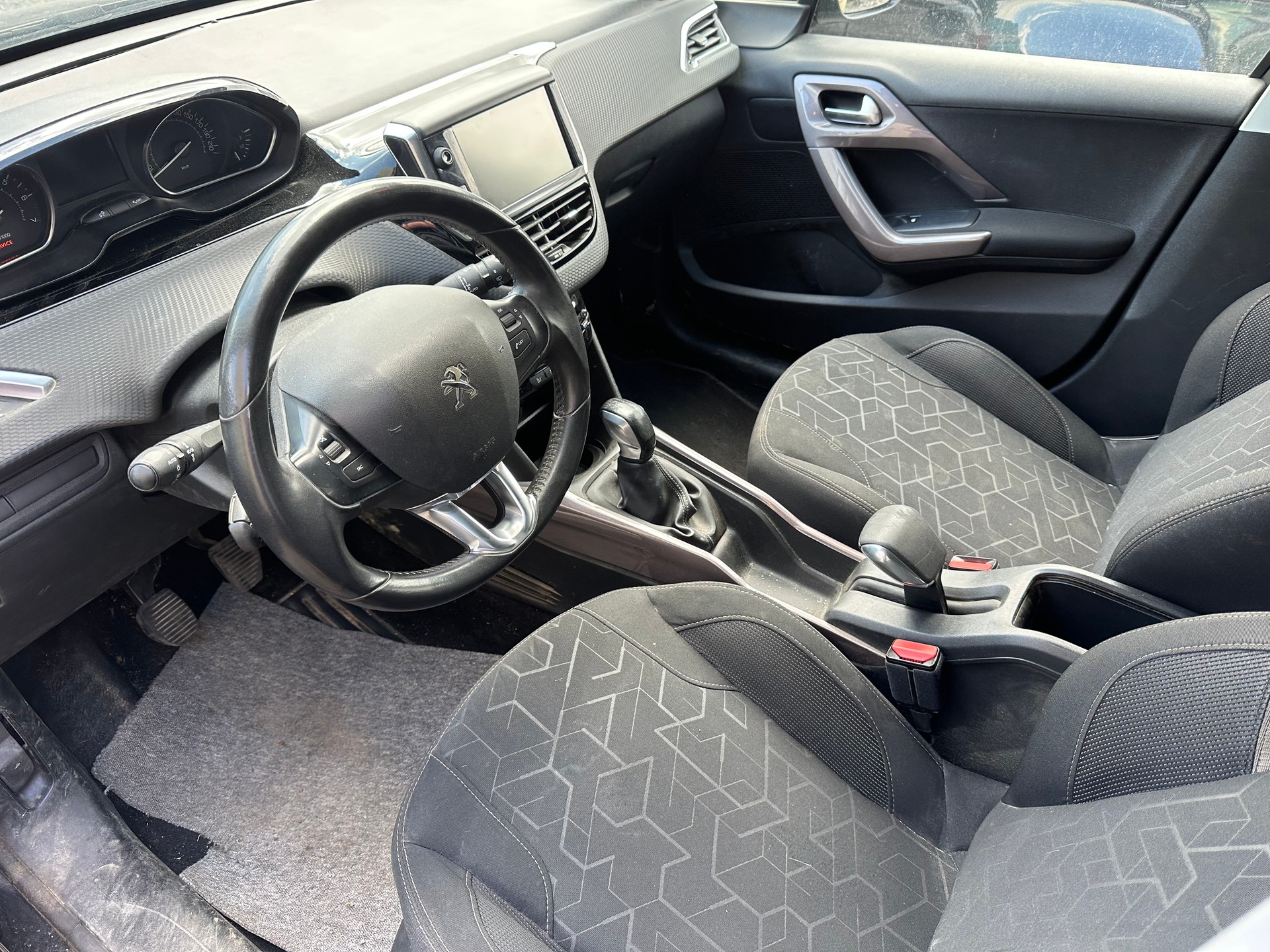 PEUGEOT 2008 1.2 VTI Style-image-1